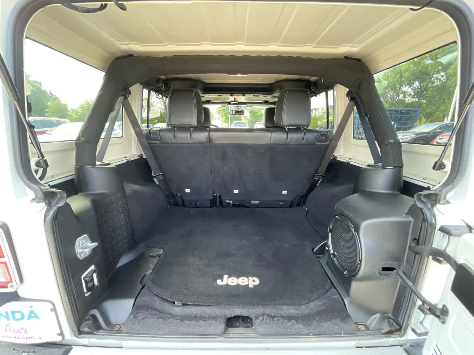 2014 Jeep Wrangler Unlimited Sahara 15