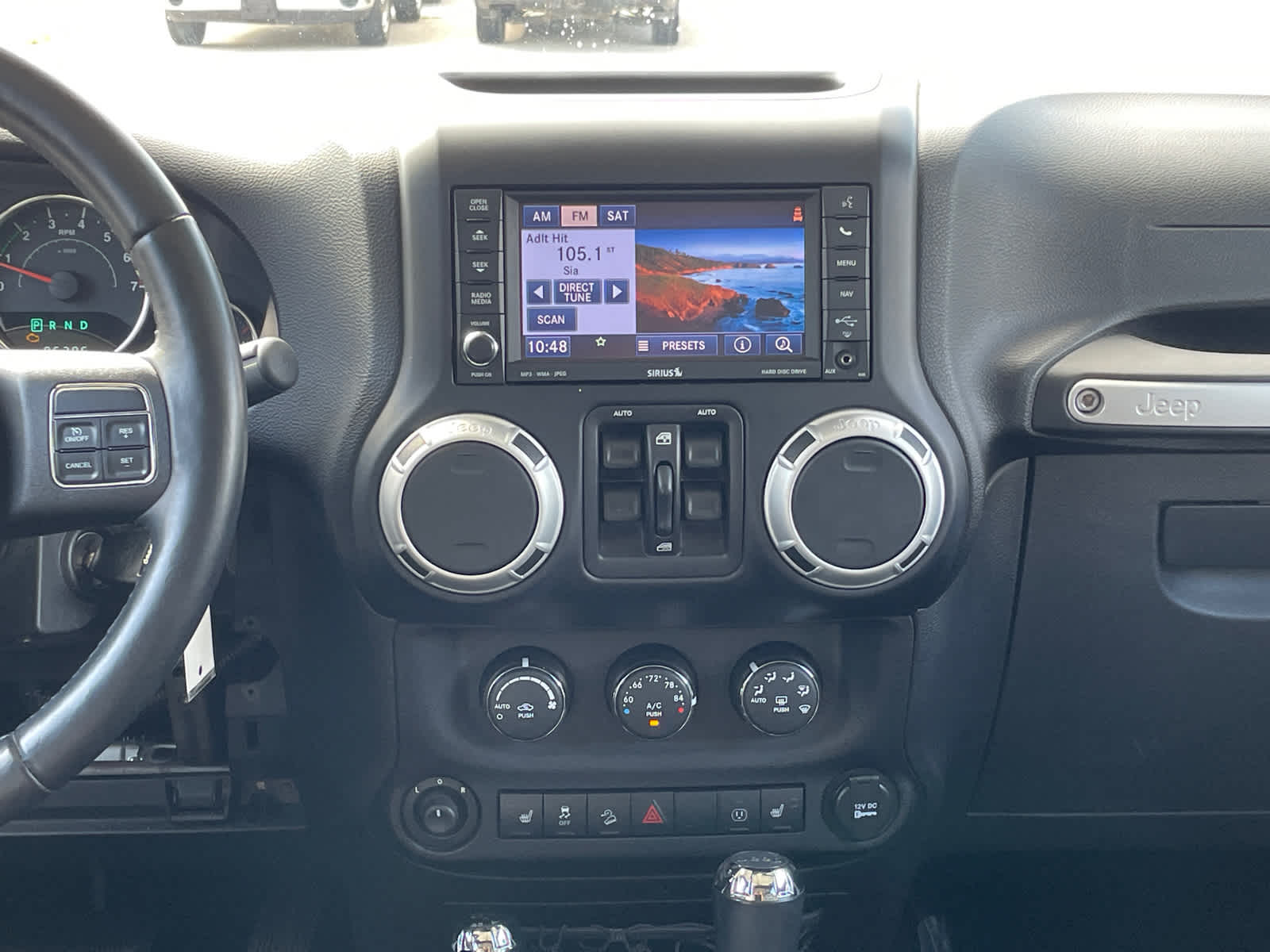 2014 Jeep Wrangler Unlimited Sahara 8