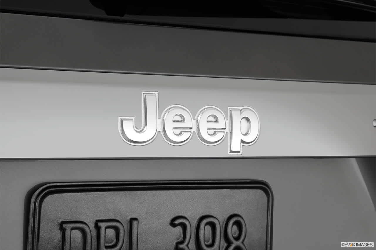 2012 Jeep Grand Cherokee Laredo 27