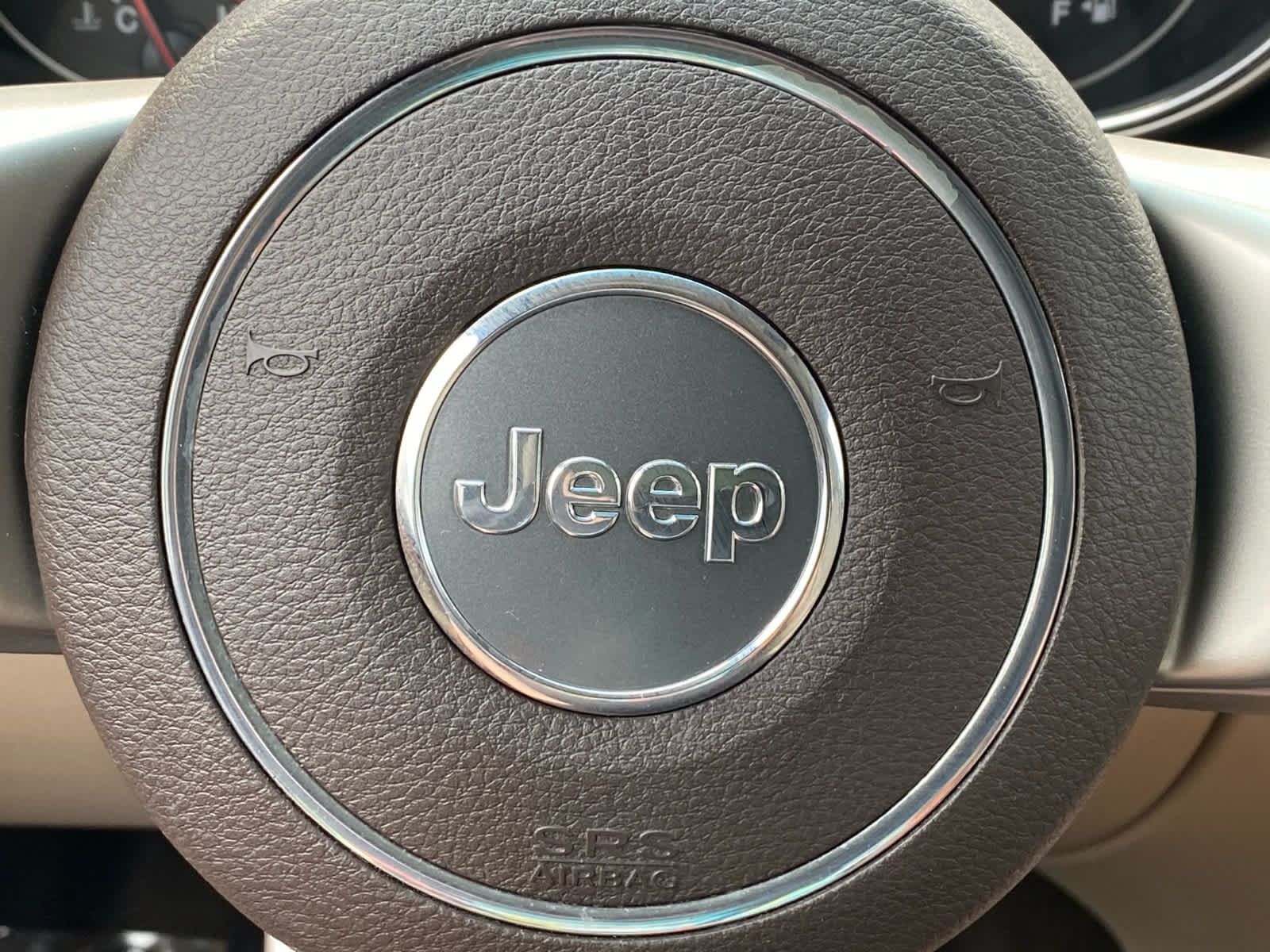 2013 Jeep Grand Cherokee Overland 19