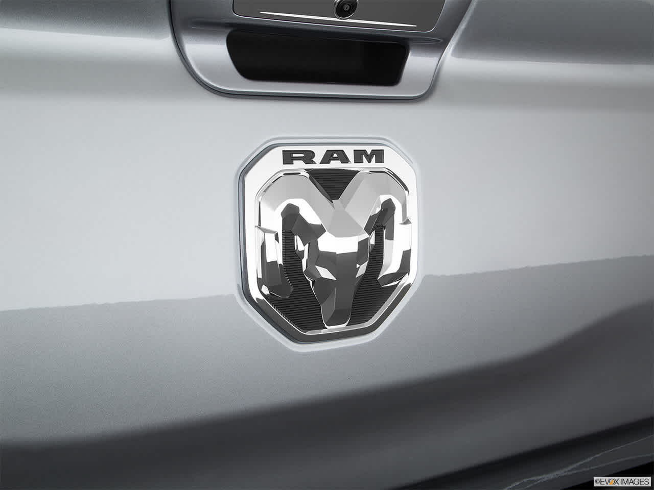 2019 Ram 1500 Laramie 4x4 Crew Cab 57 Box 26