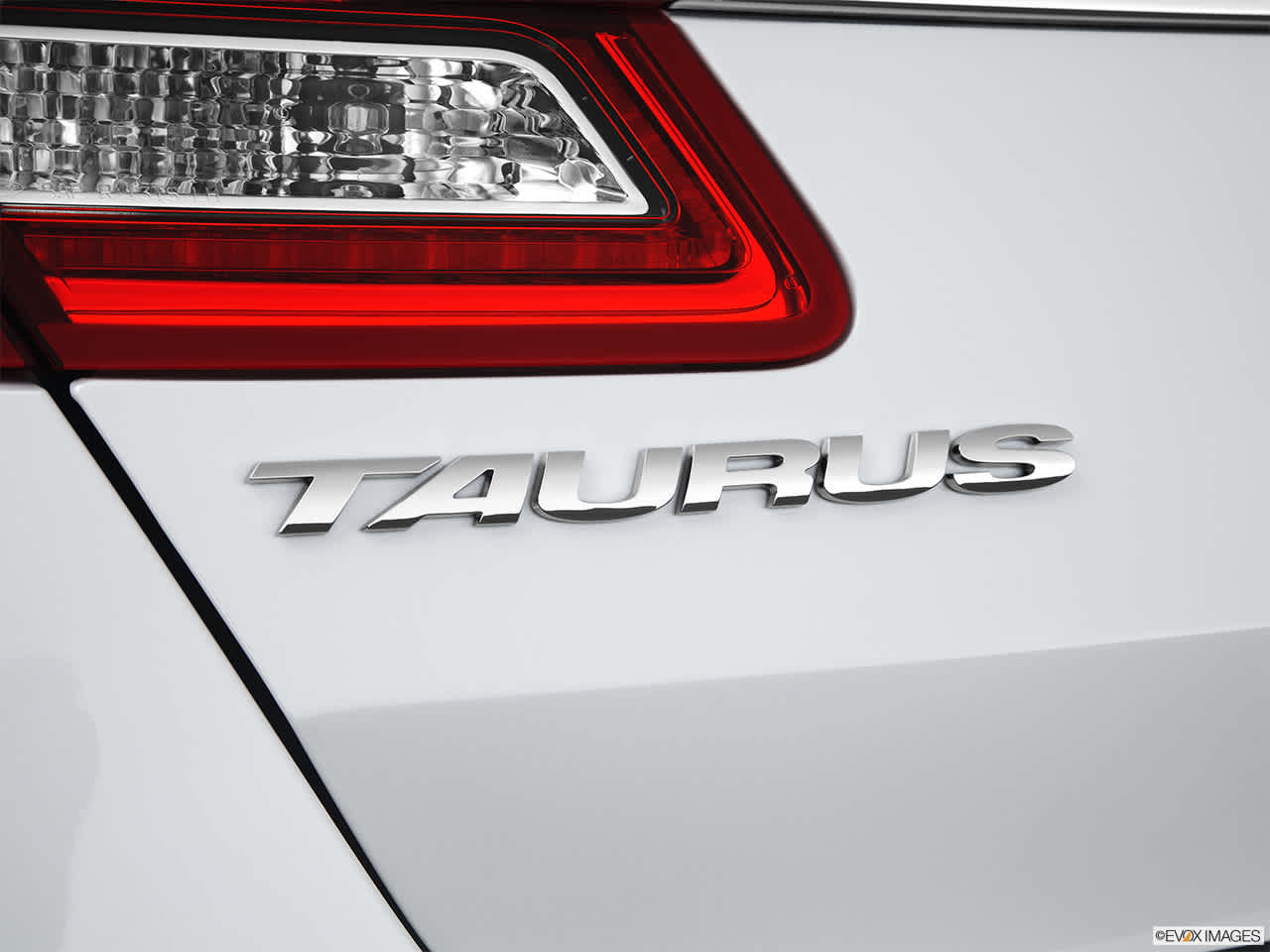 2014 Ford Taurus SHO 8