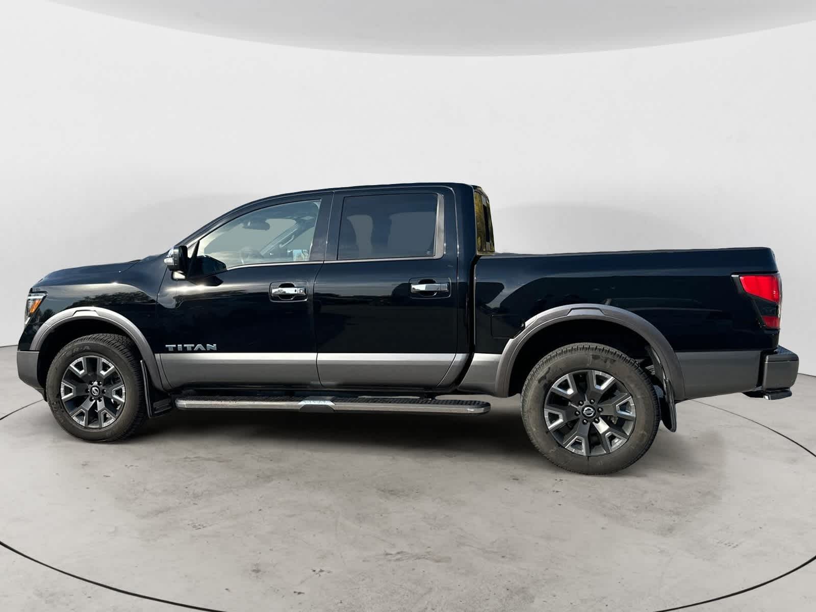 2021 Nissan Titan Platinum Reserve 4x4 Crew Cab 3