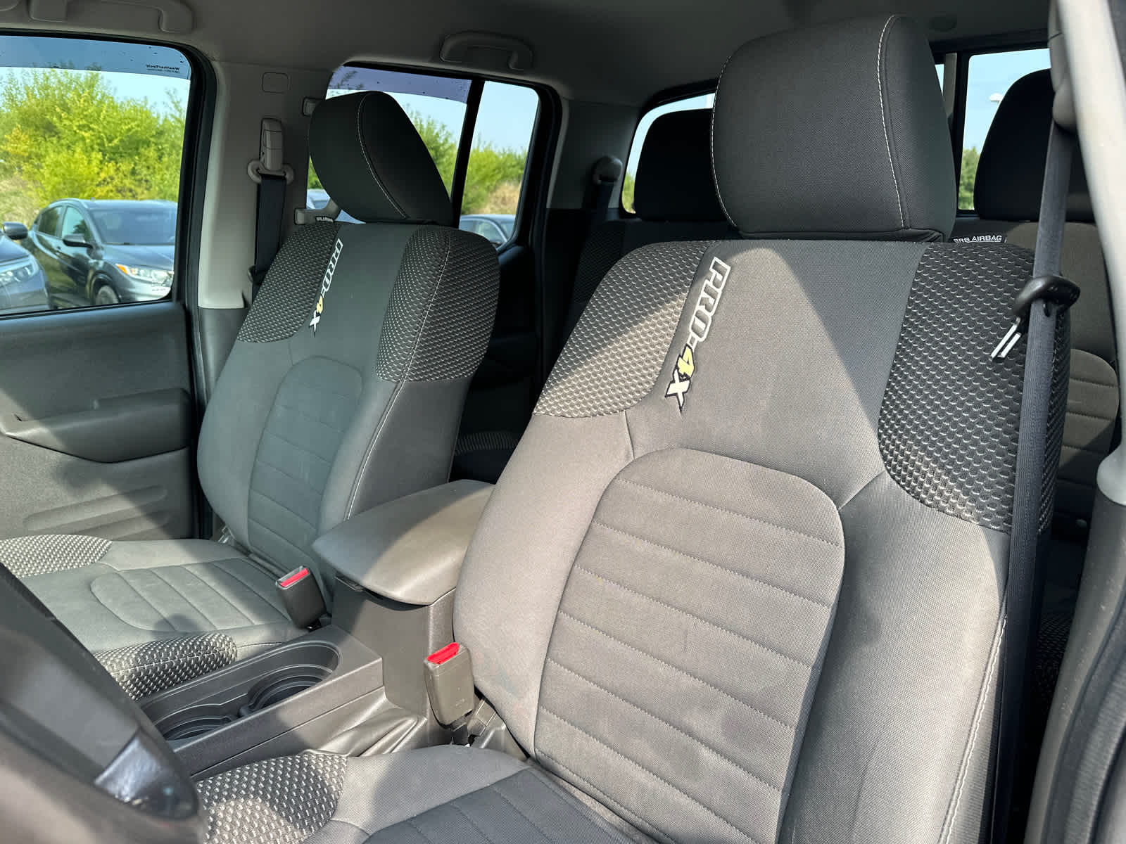 2018 Nissan Frontier PRO-4X Crew Cab 4x4 Auto 27