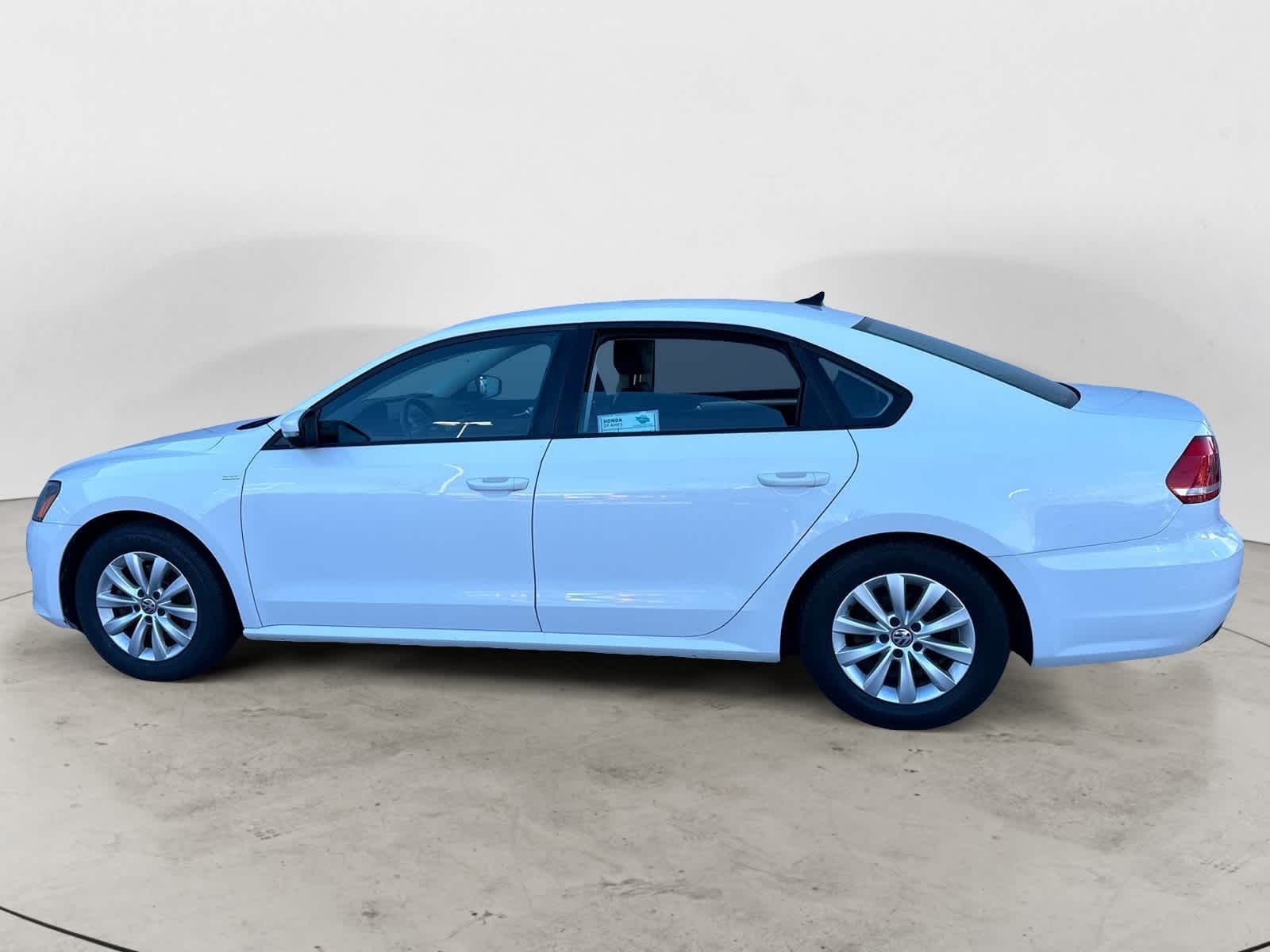 2015 Volkswagen Passat 1.8T Wolfsburg Ed 3