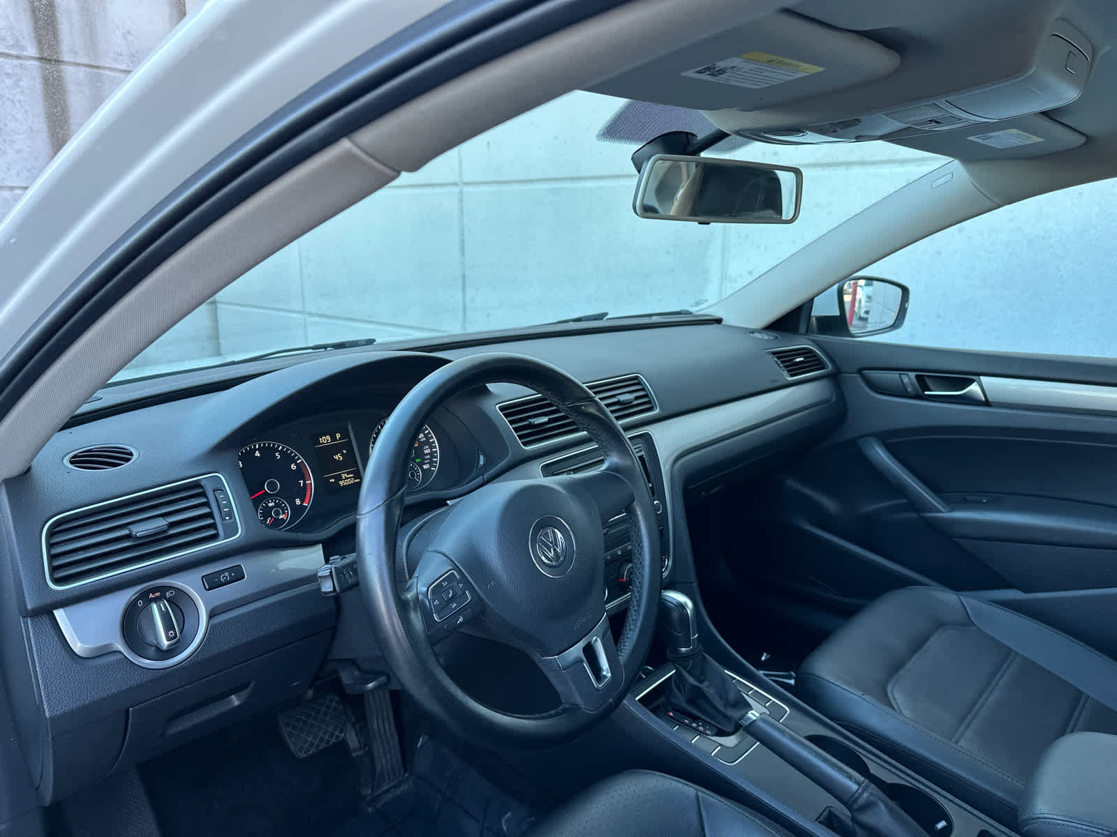 2015 Volkswagen Passat 1.8T Wolfsburg Ed 9