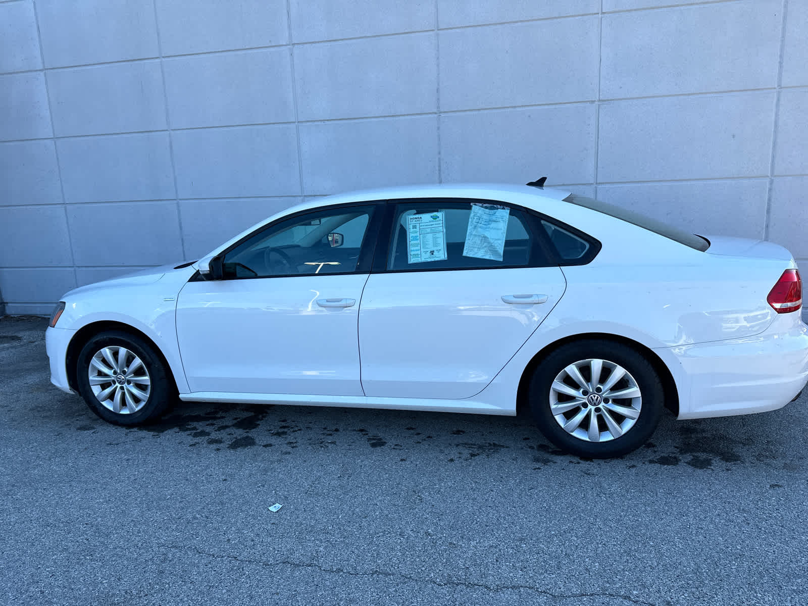 2015 Volkswagen Passat 1.8T Wolfsburg Ed 3