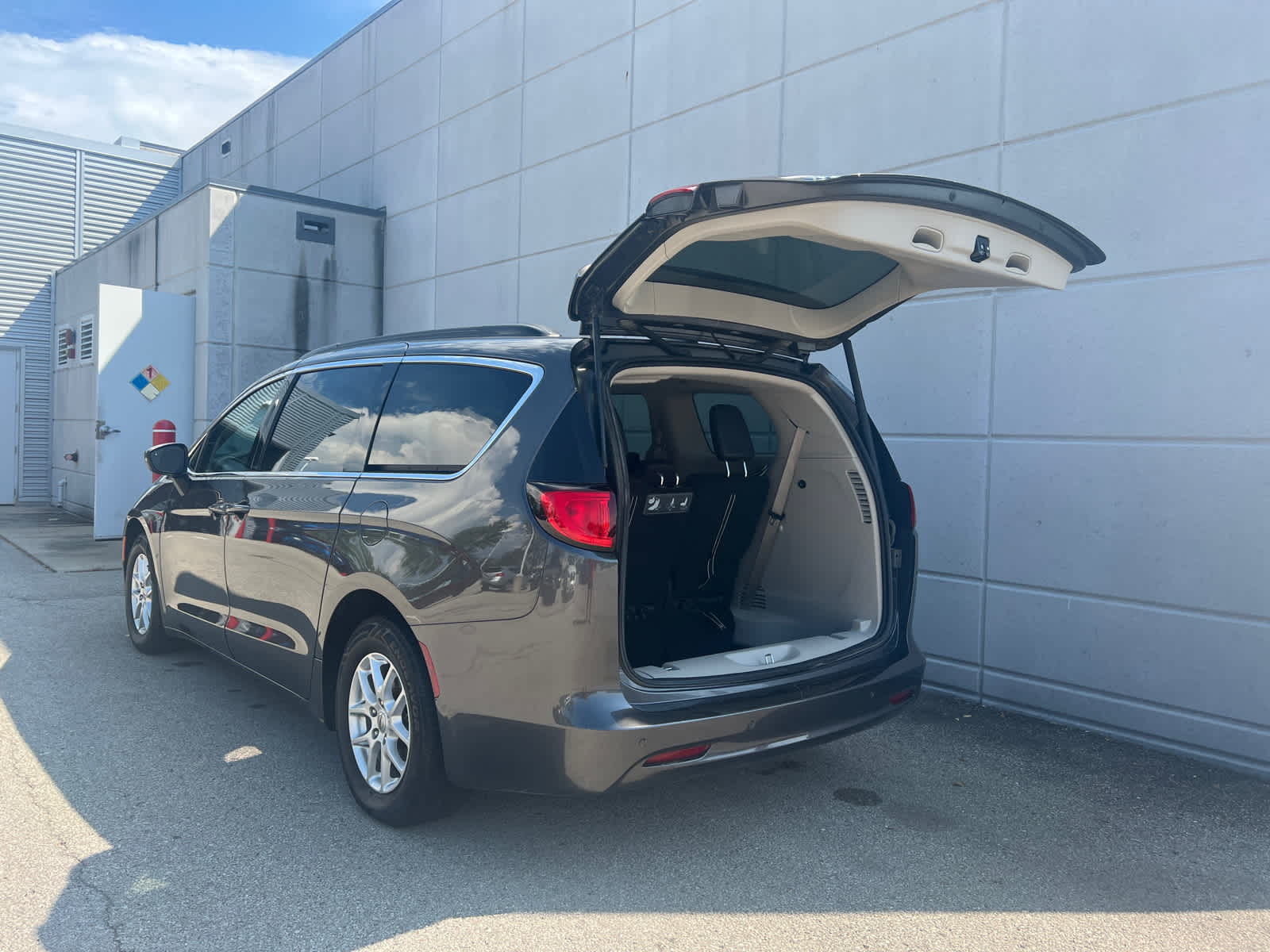 2021 Chrysler Voyager LXI 8