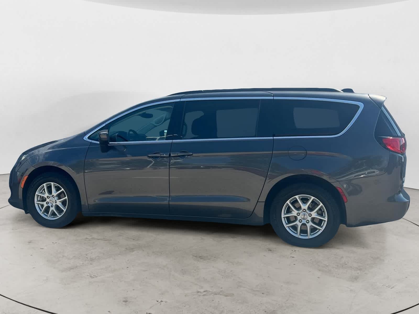 2021 Chrysler Voyager LXI 4