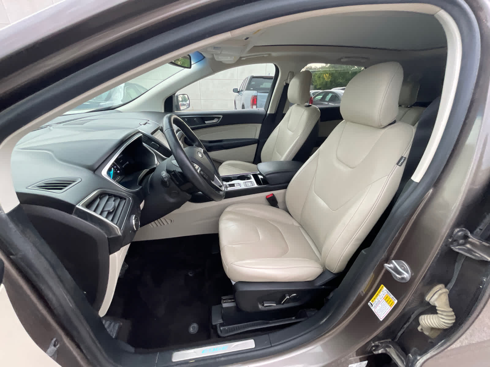 2019 Ford Edge Titanium 12