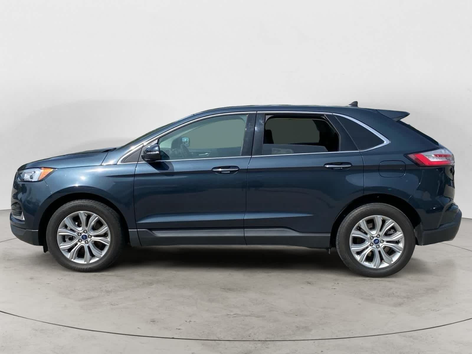 2022 Ford Edge Titanium 3