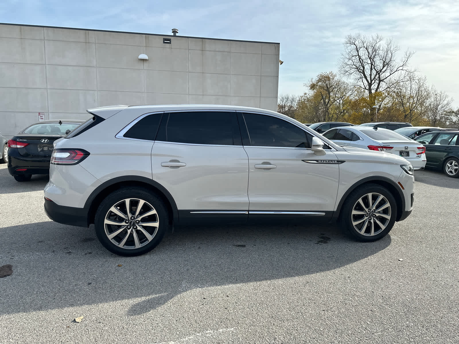 2019 Lincoln Nautilus Select 7