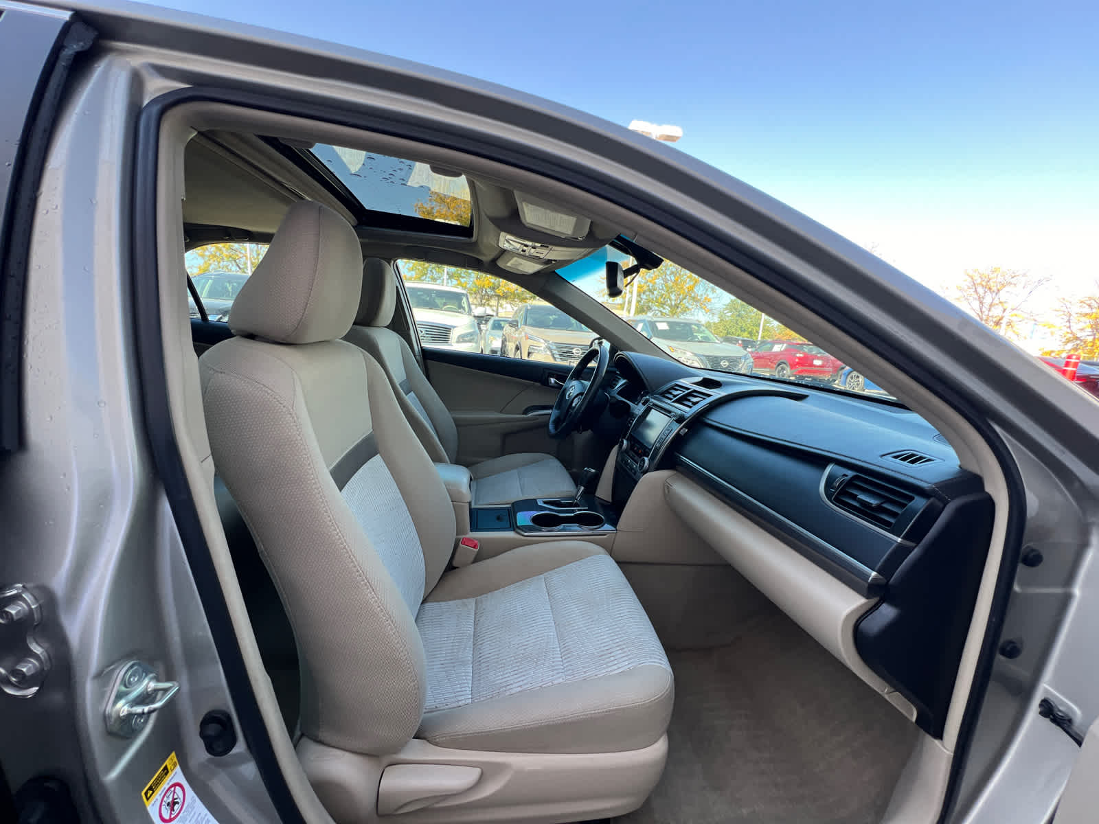 2014 Toyota Camry Hybrid XLE 10