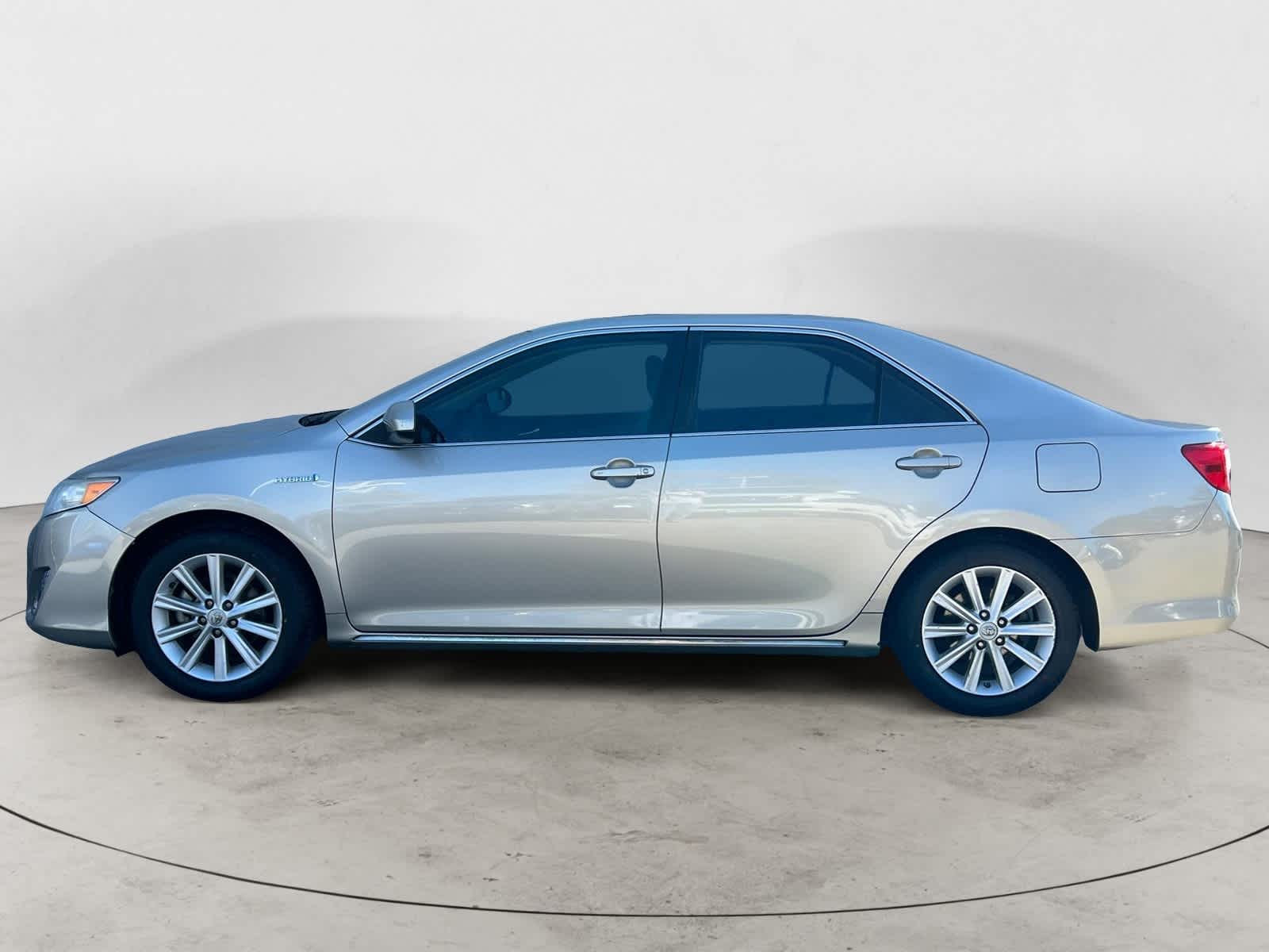 2014 Toyota Camry Hybrid XLE 3