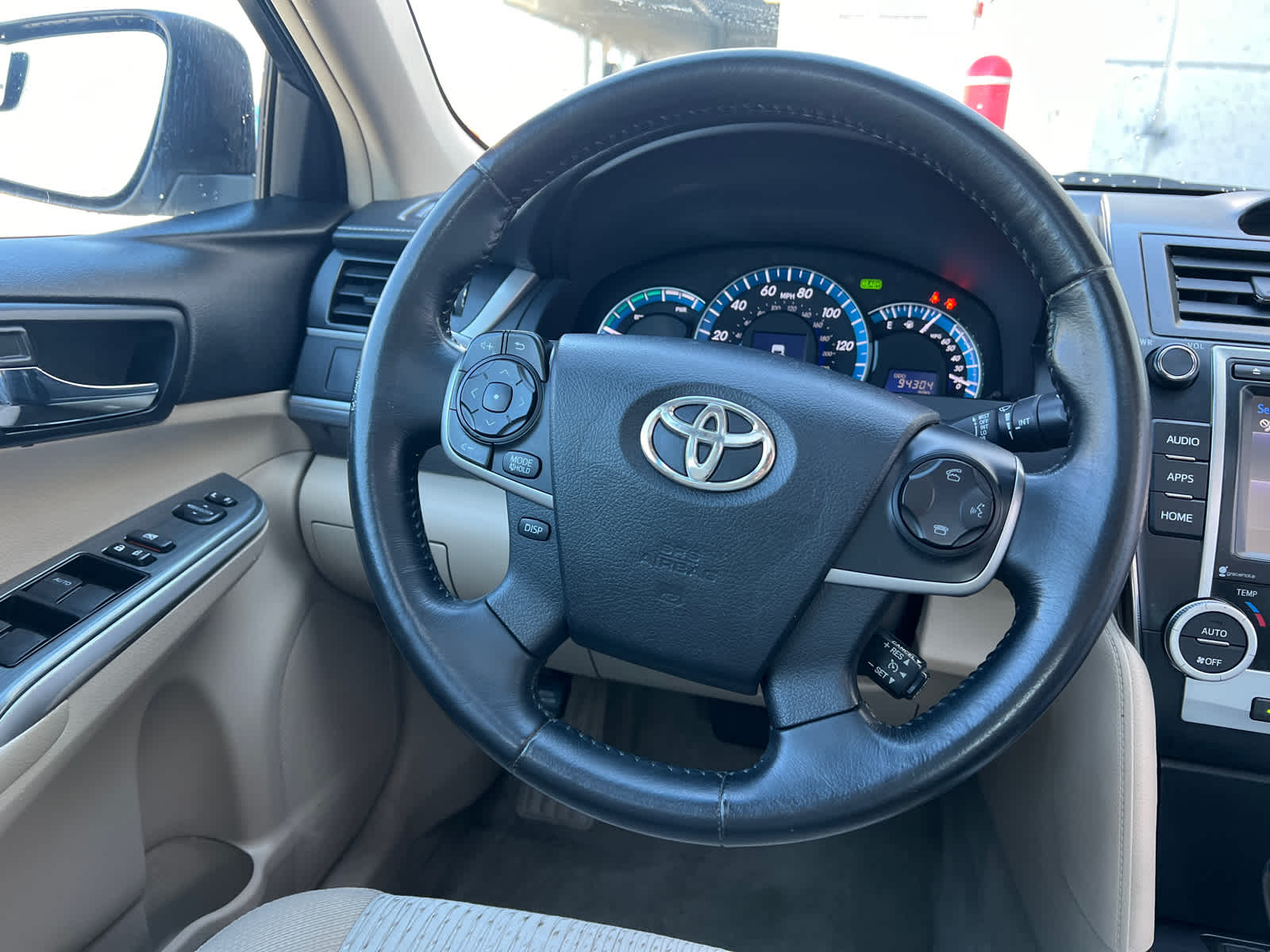 2014 Toyota Camry Hybrid XLE 15