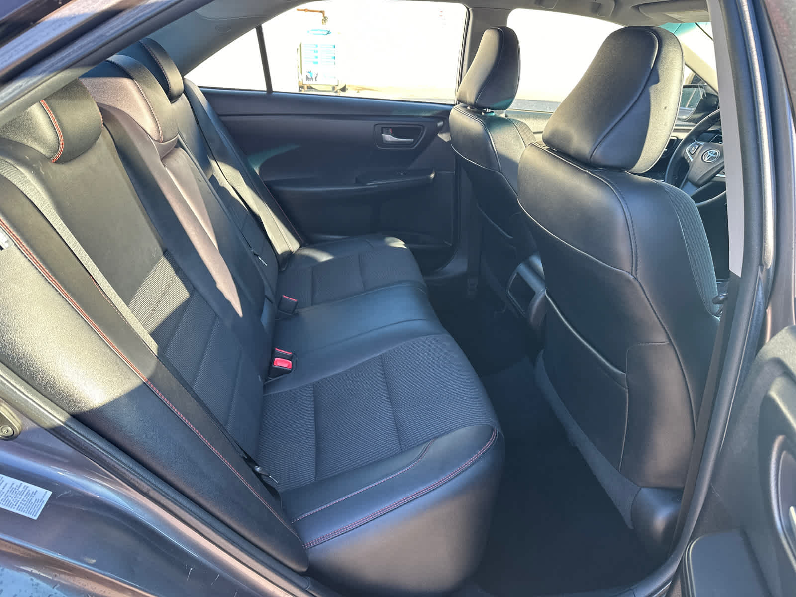 2016 Toyota Camry SE 26