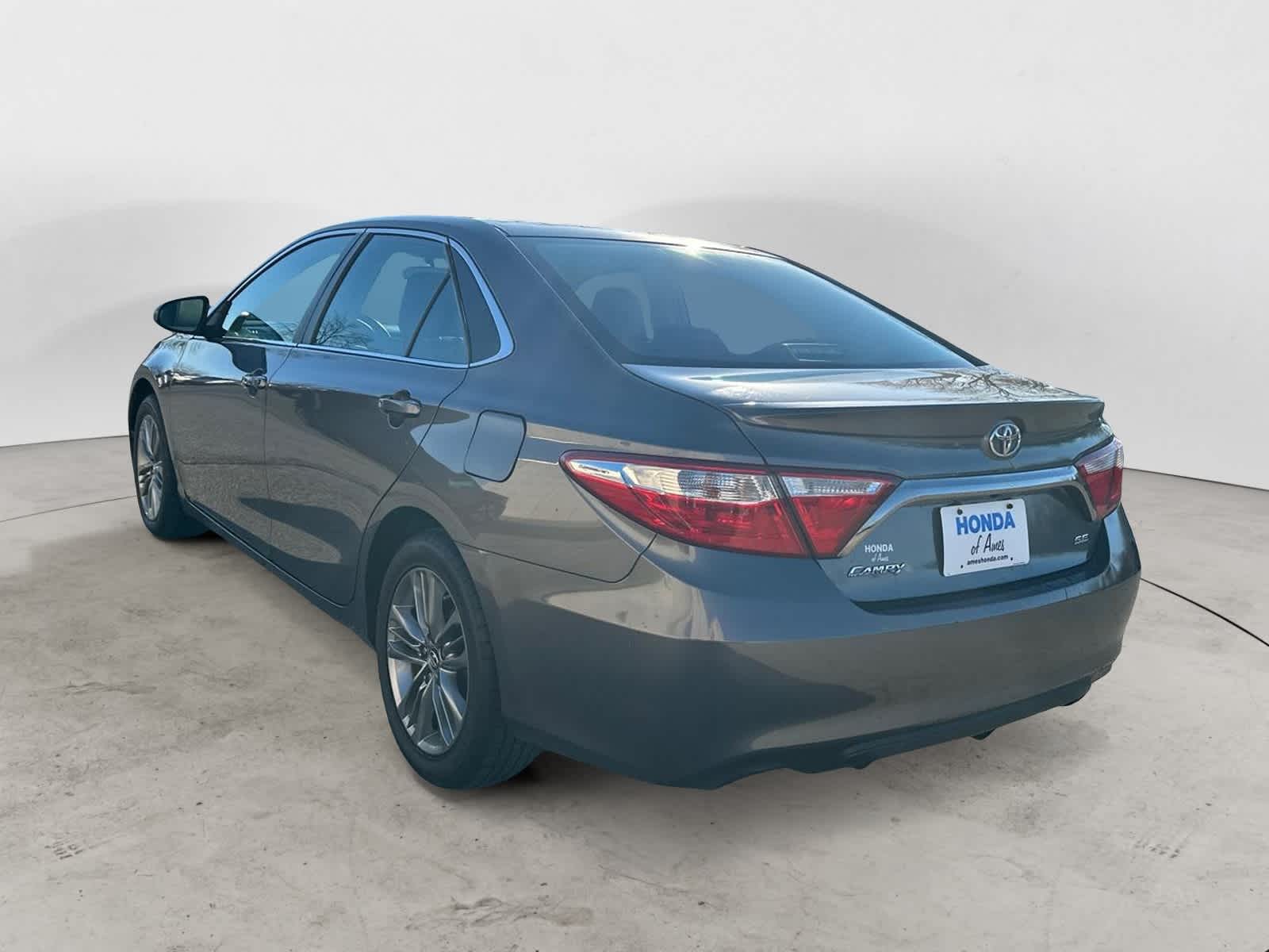 2016 Toyota Camry SE 4