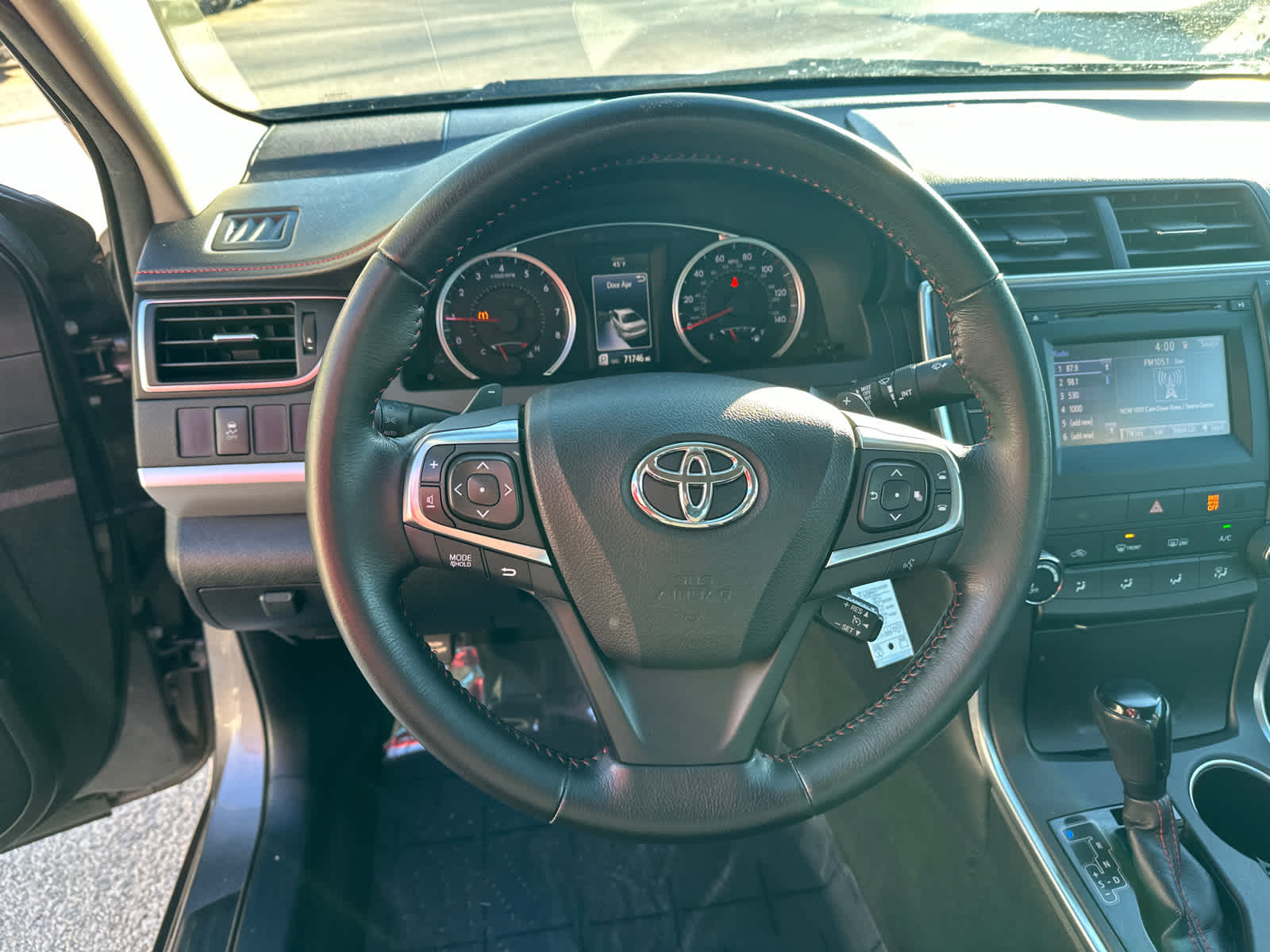 2016 Toyota Camry SE 12