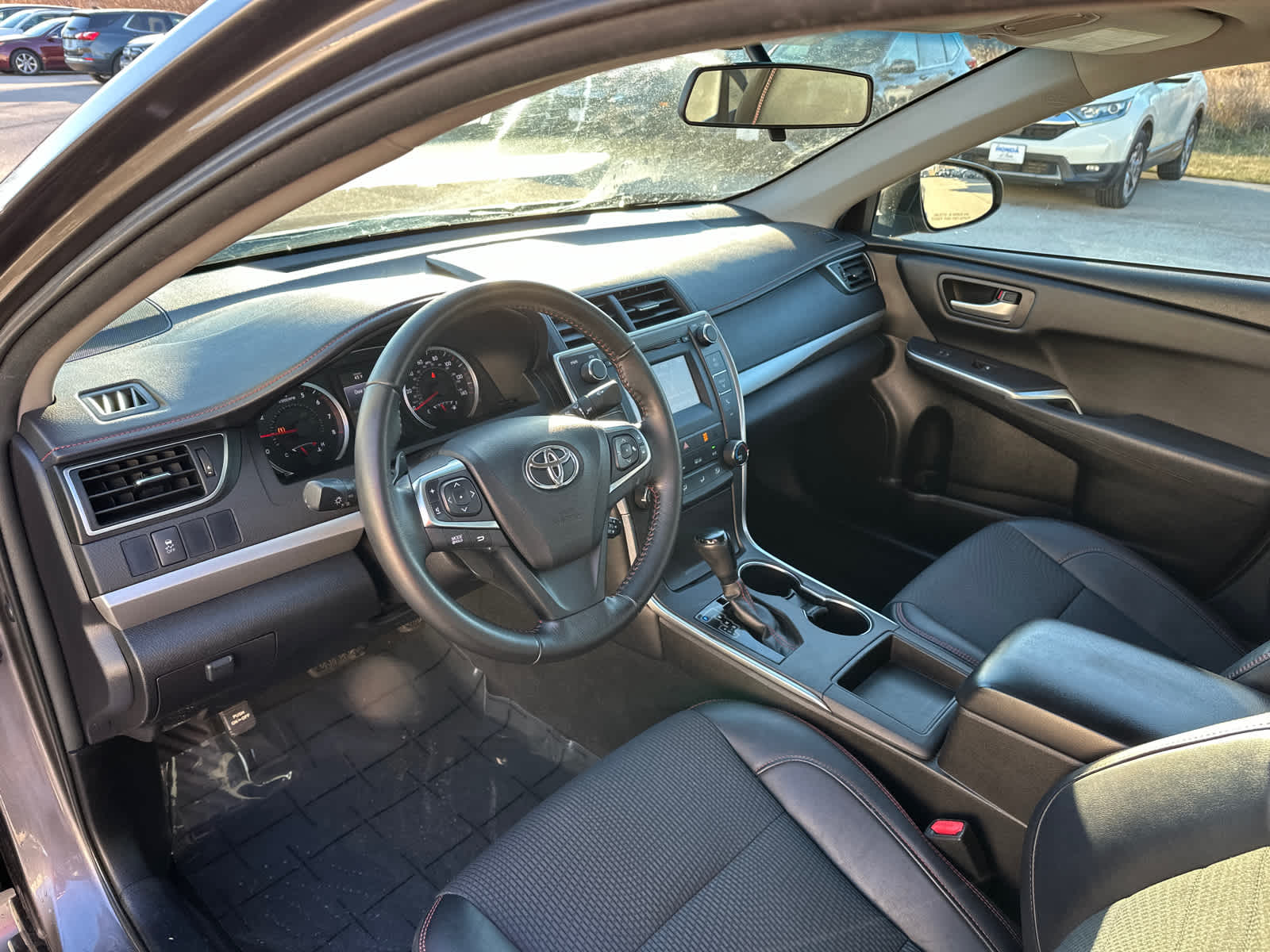 2016 Toyota Camry SE 10