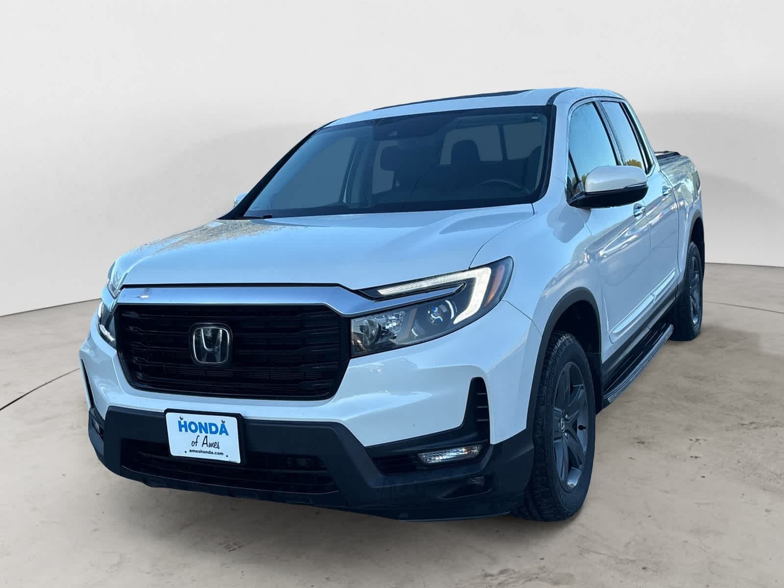Platinum White Pearl 2022 Honda Ridgeline Pickup Truck All-Wheel Drive 6-Speed Automatic