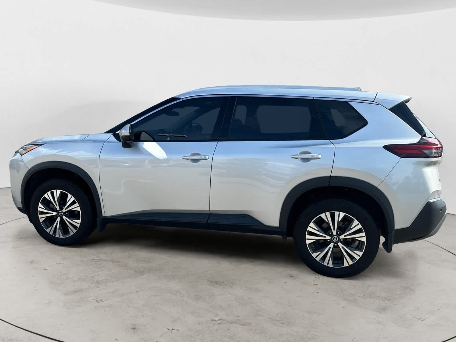 2021 Nissan Rogue SV 3