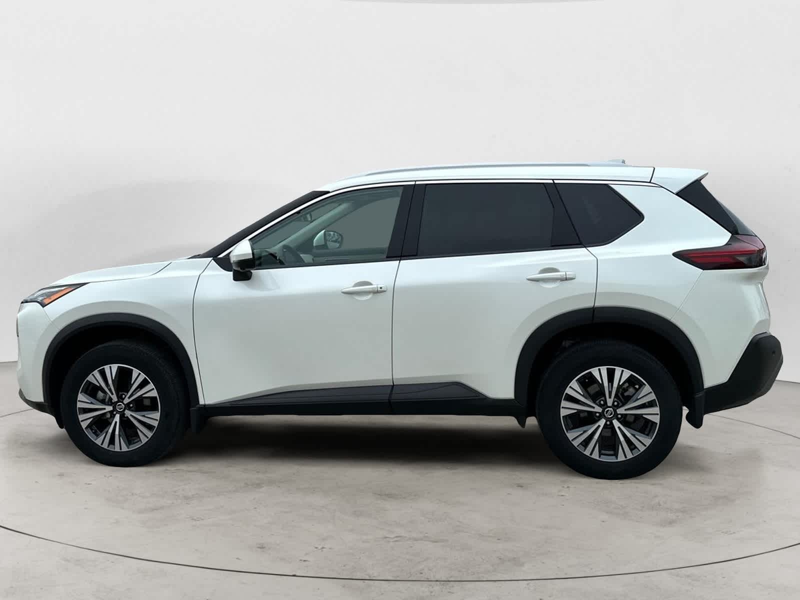 2021 Nissan Rogue SV 3