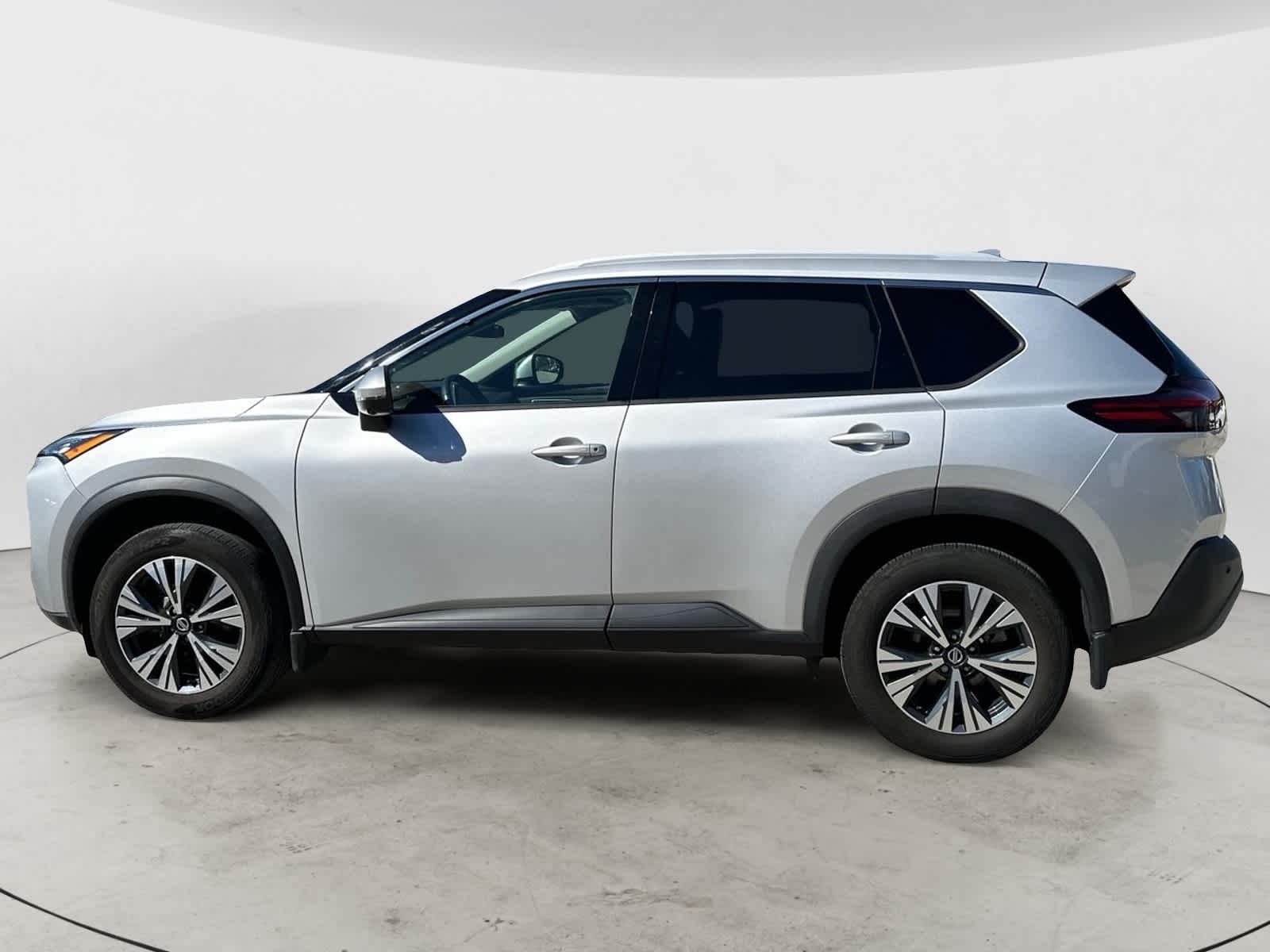 2021 Nissan Rogue SV 3