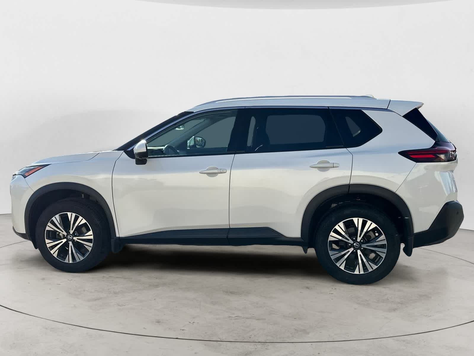 2021 Nissan Rogue SV 3