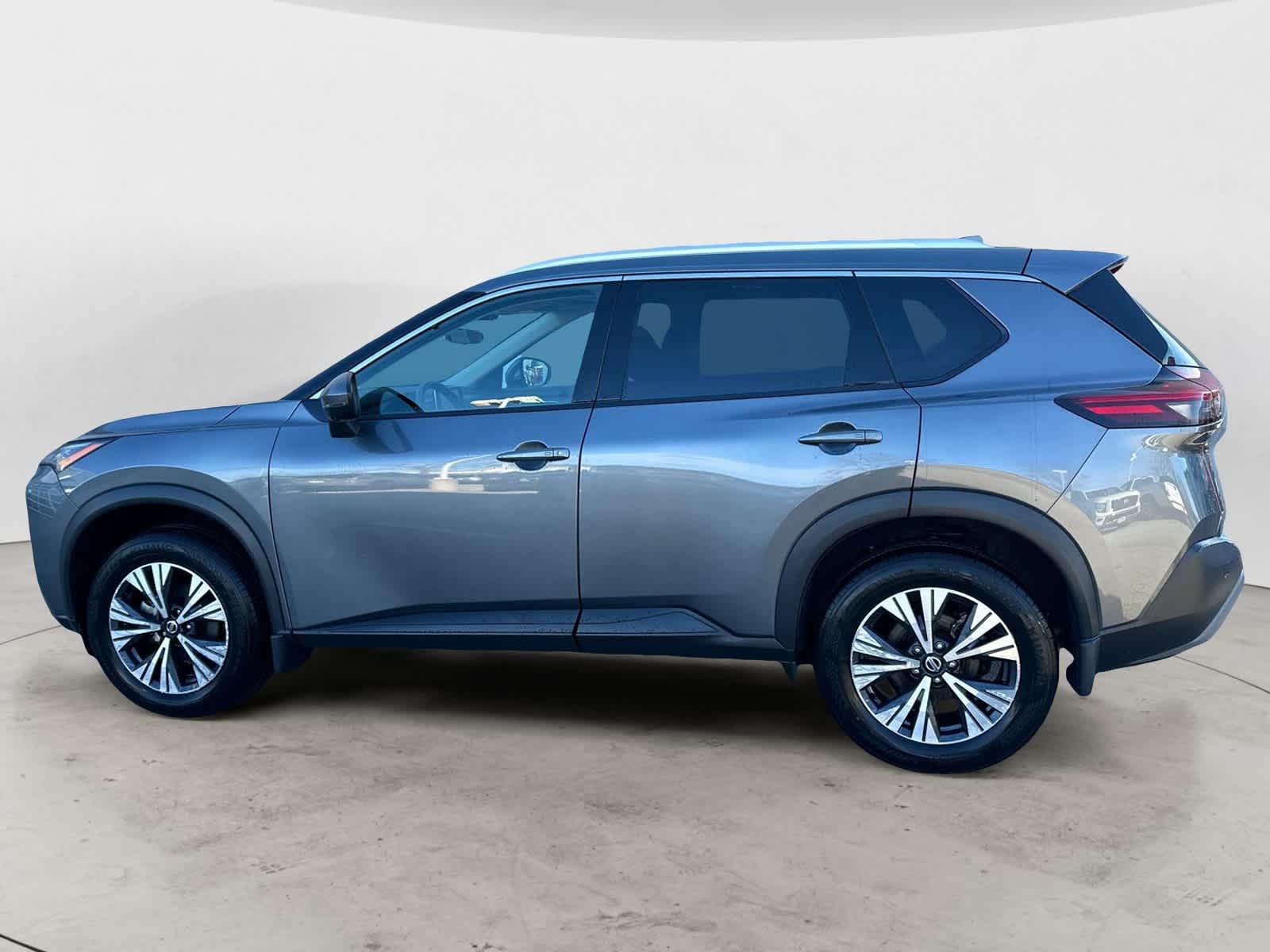 2021 Nissan Rogue SV 3