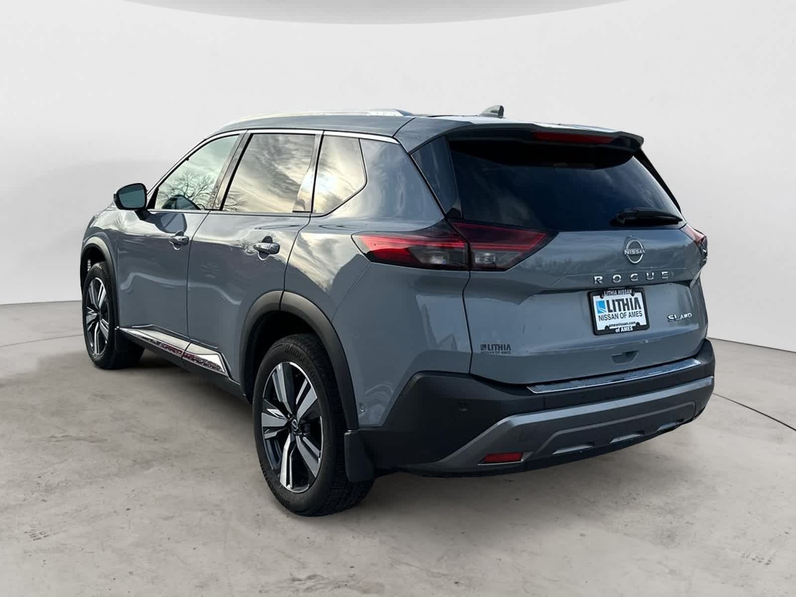 2022 Nissan Rogue SL 4