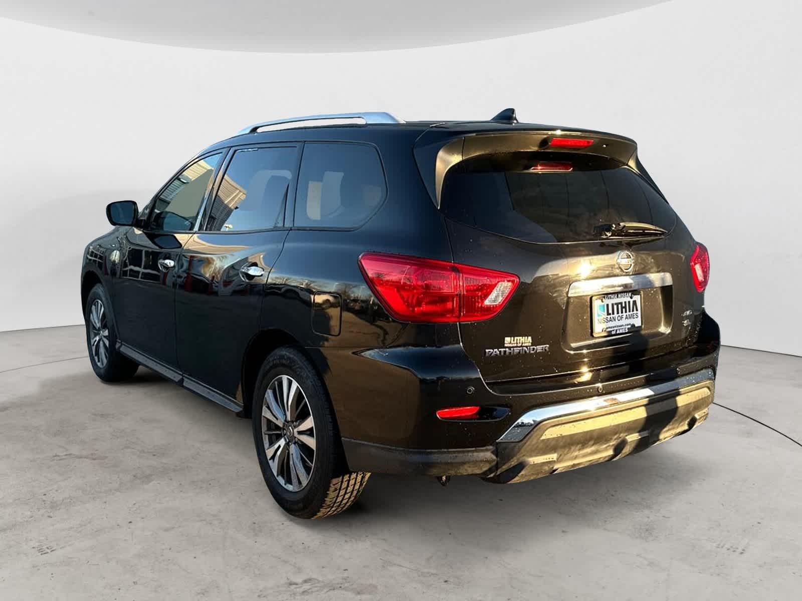 2020 Nissan Pathfinder SL 4