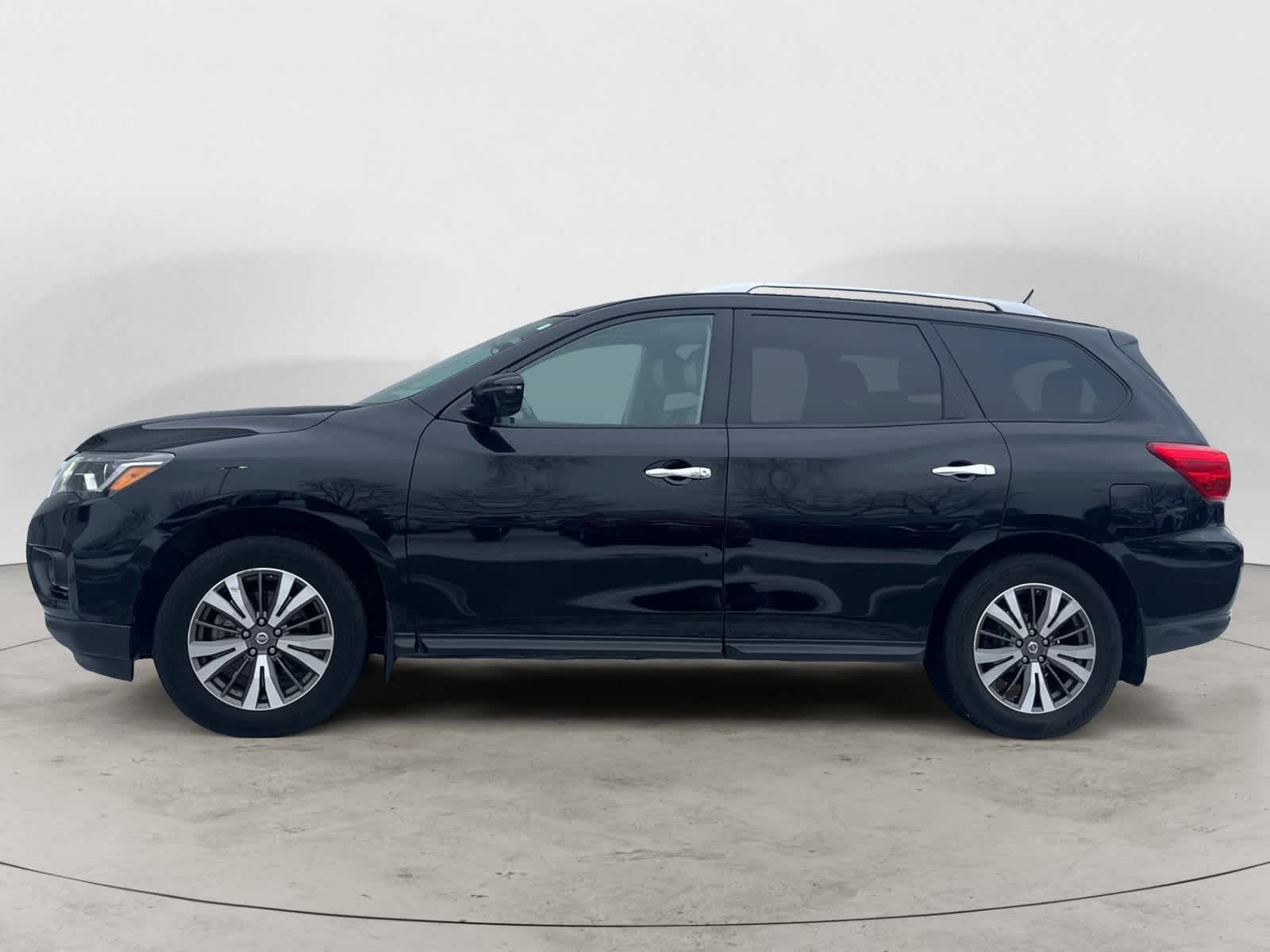 2017 Nissan Pathfinder SL 3