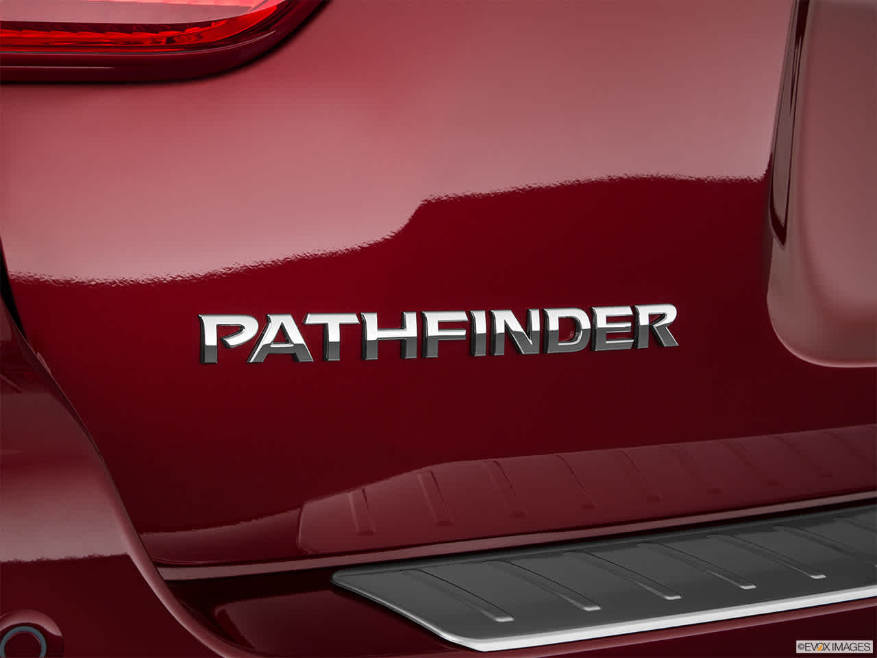 2018 Nissan Pathfinder SL 8