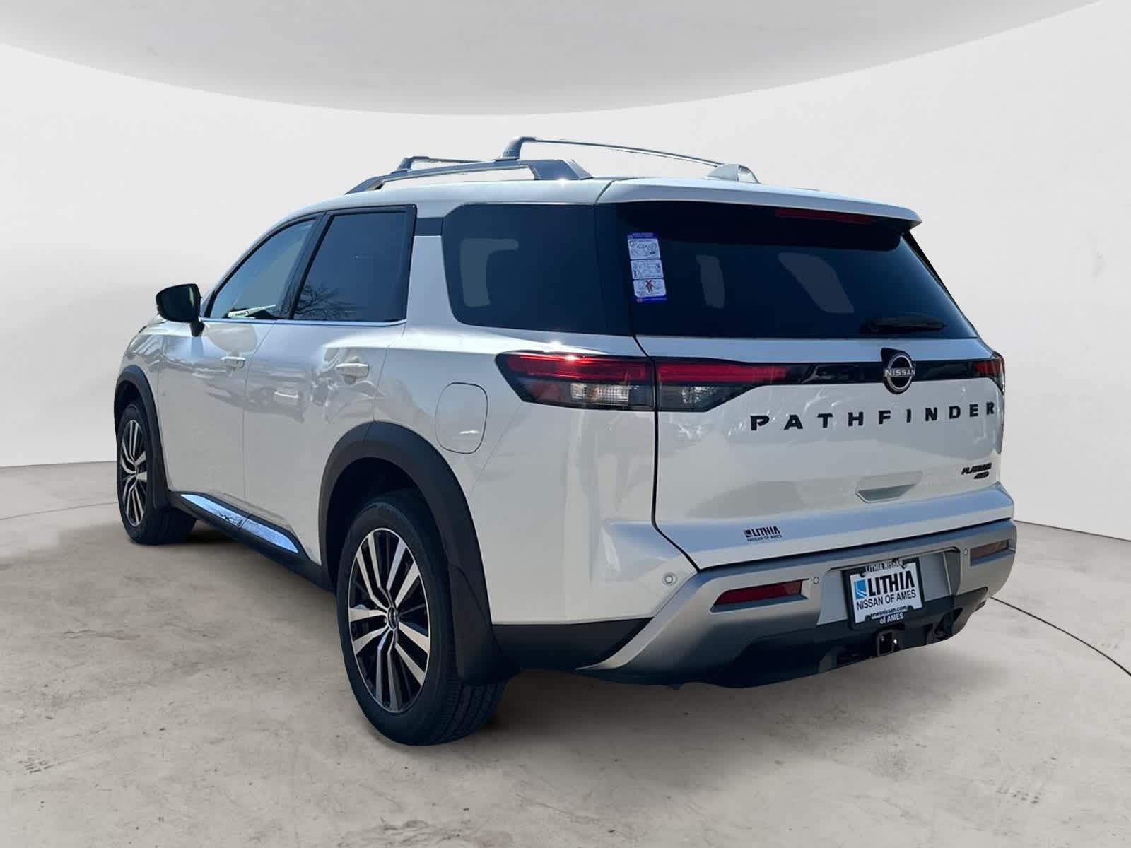 2024 Nissan Pathfinder Platinum 4