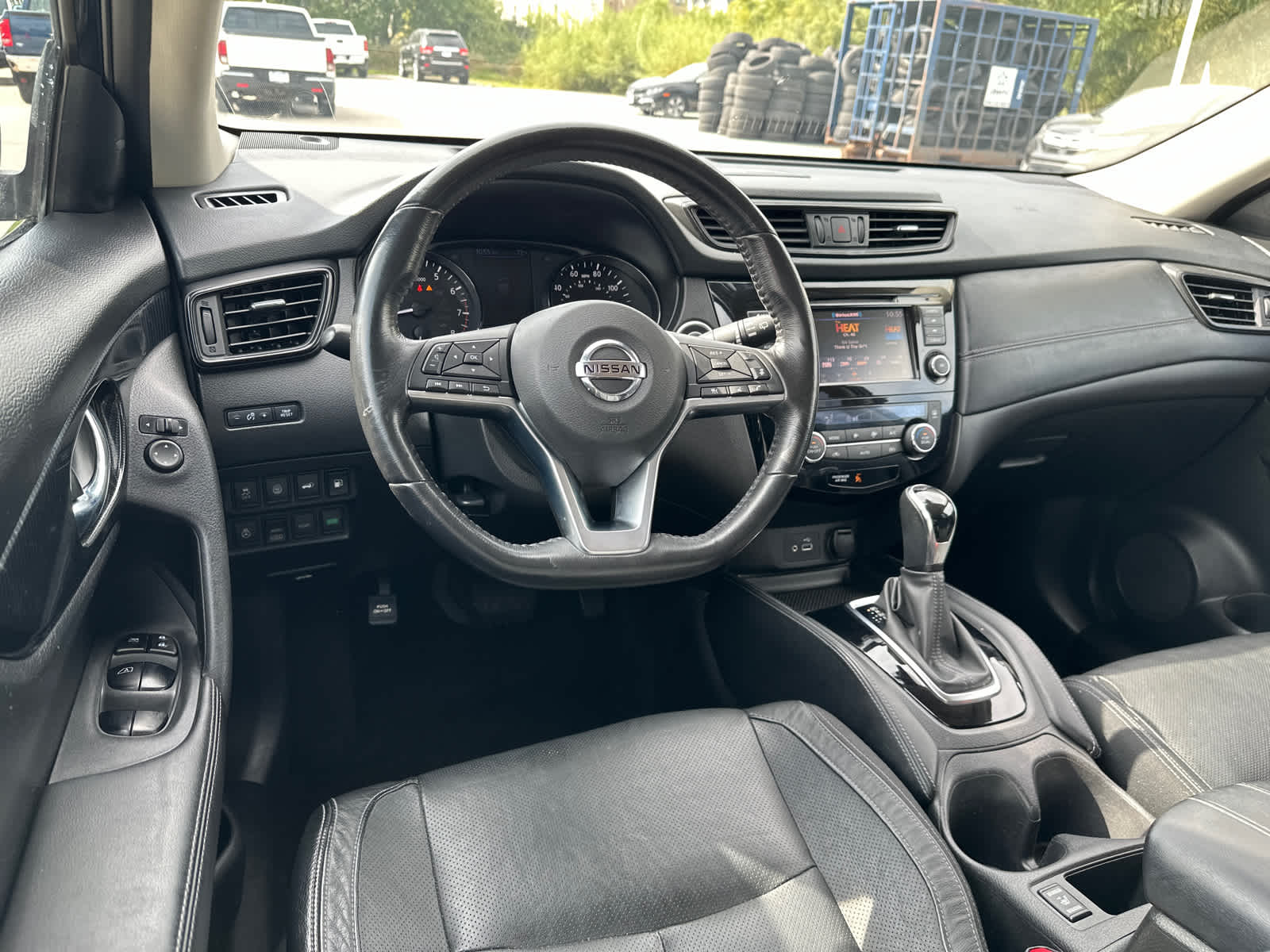 2018 Nissan Rogue SL 26