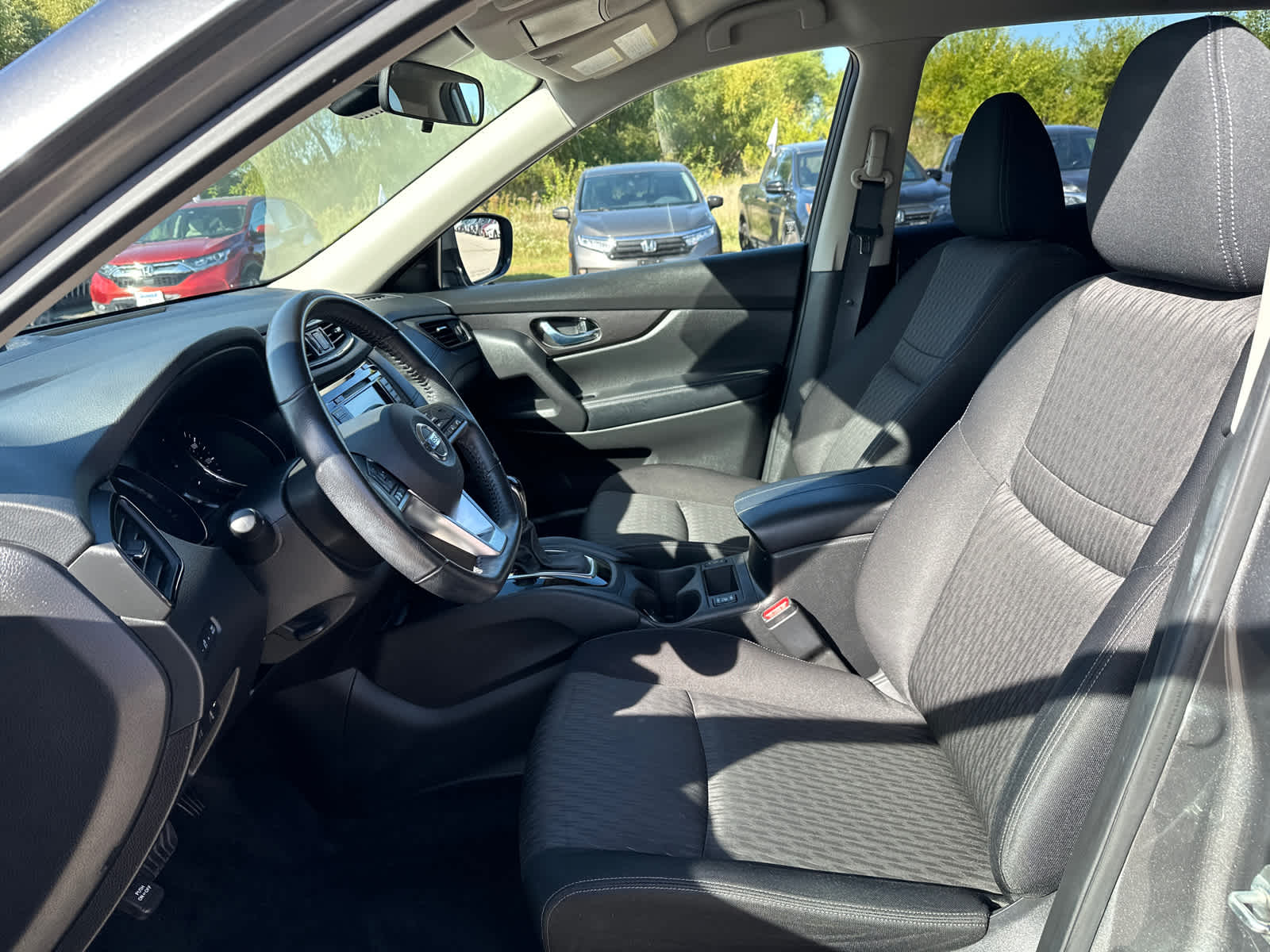 2019 Nissan Rogue SV 9