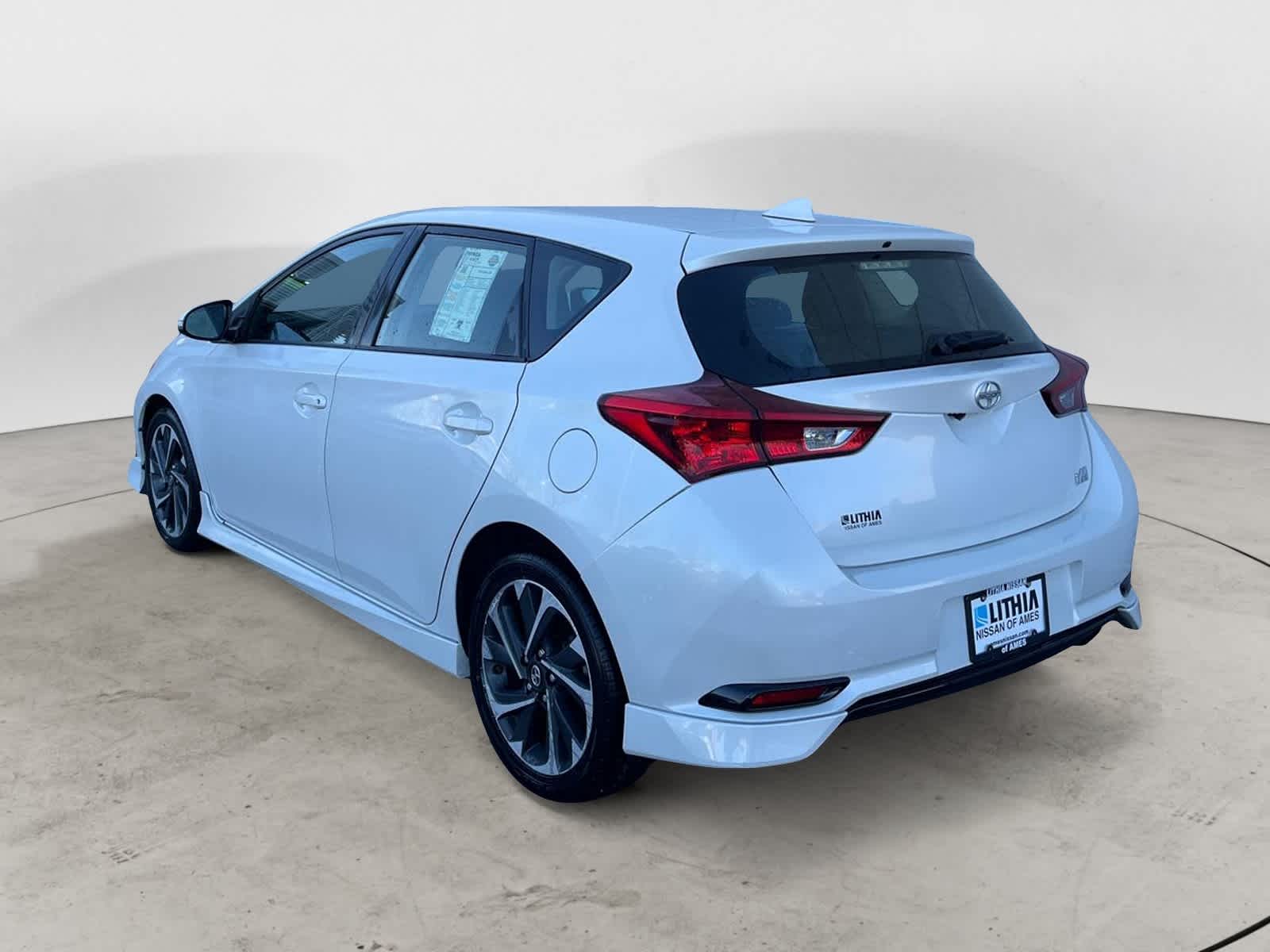 2016 Scion iM  5