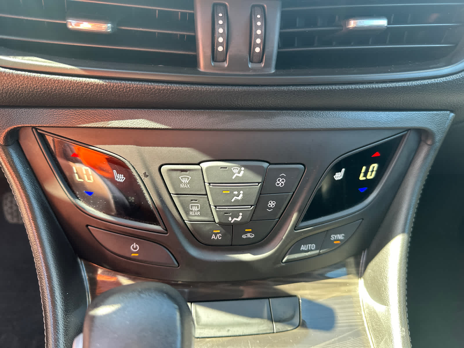 2019 Buick Envision Essence 15