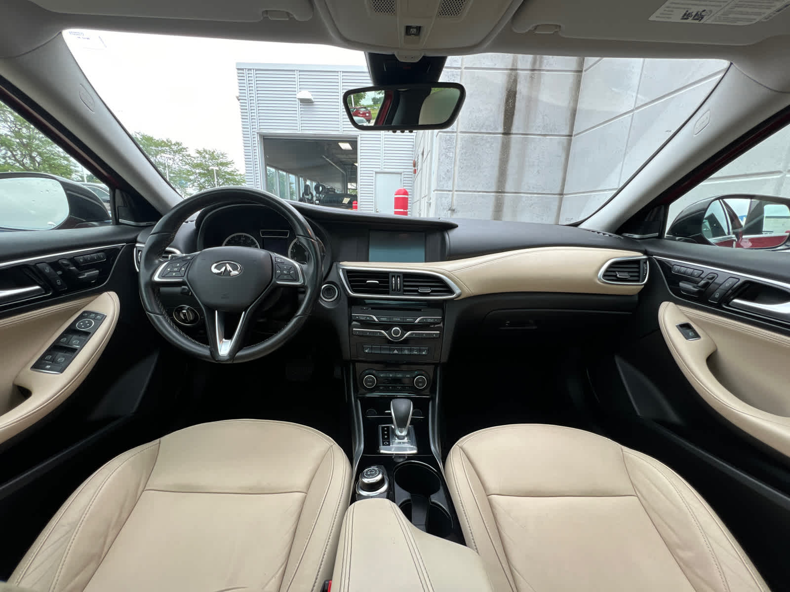 2017 INFINITI QX30 Premium 14