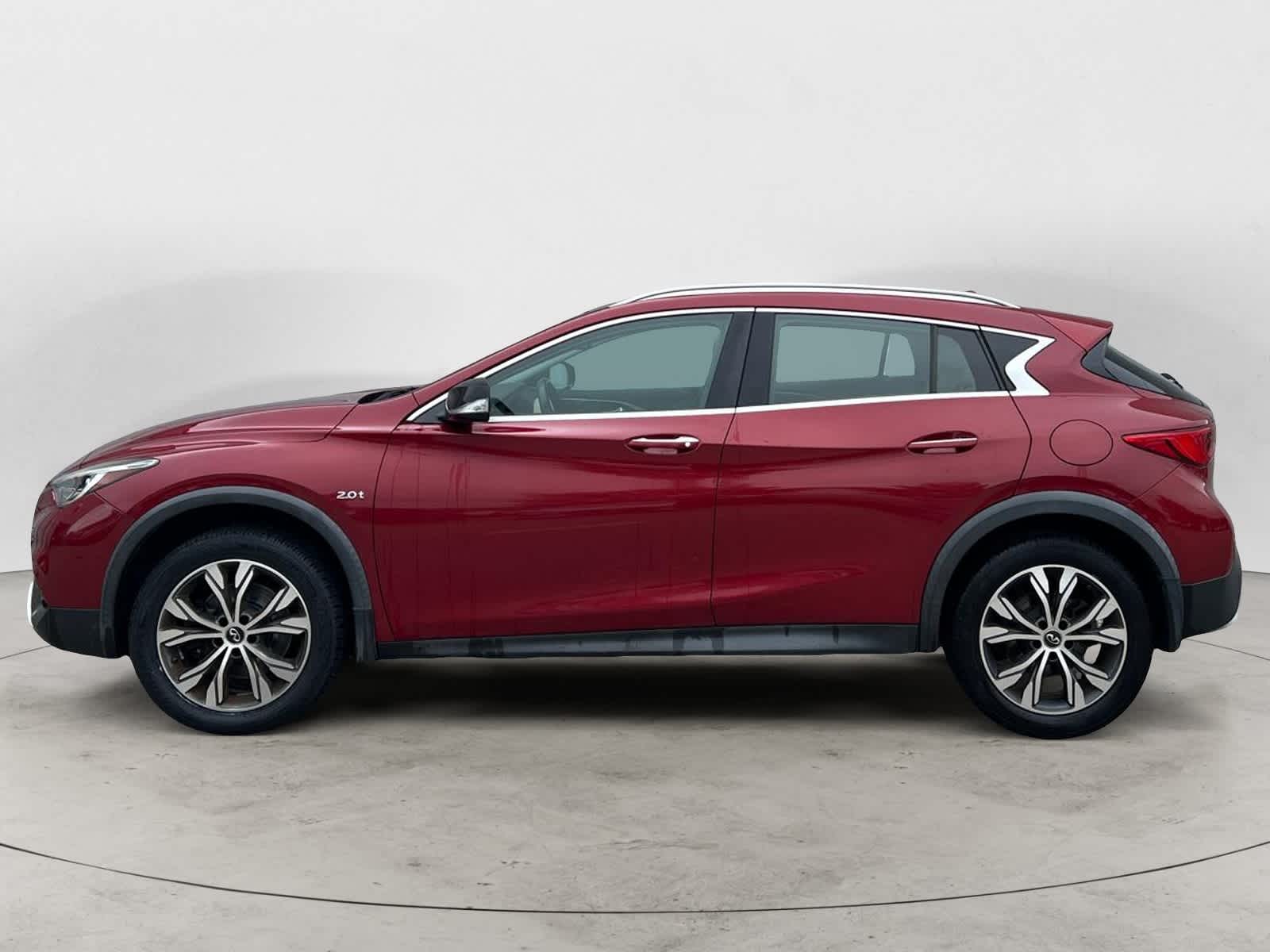 2017 INFINITI QX30 Premium 3