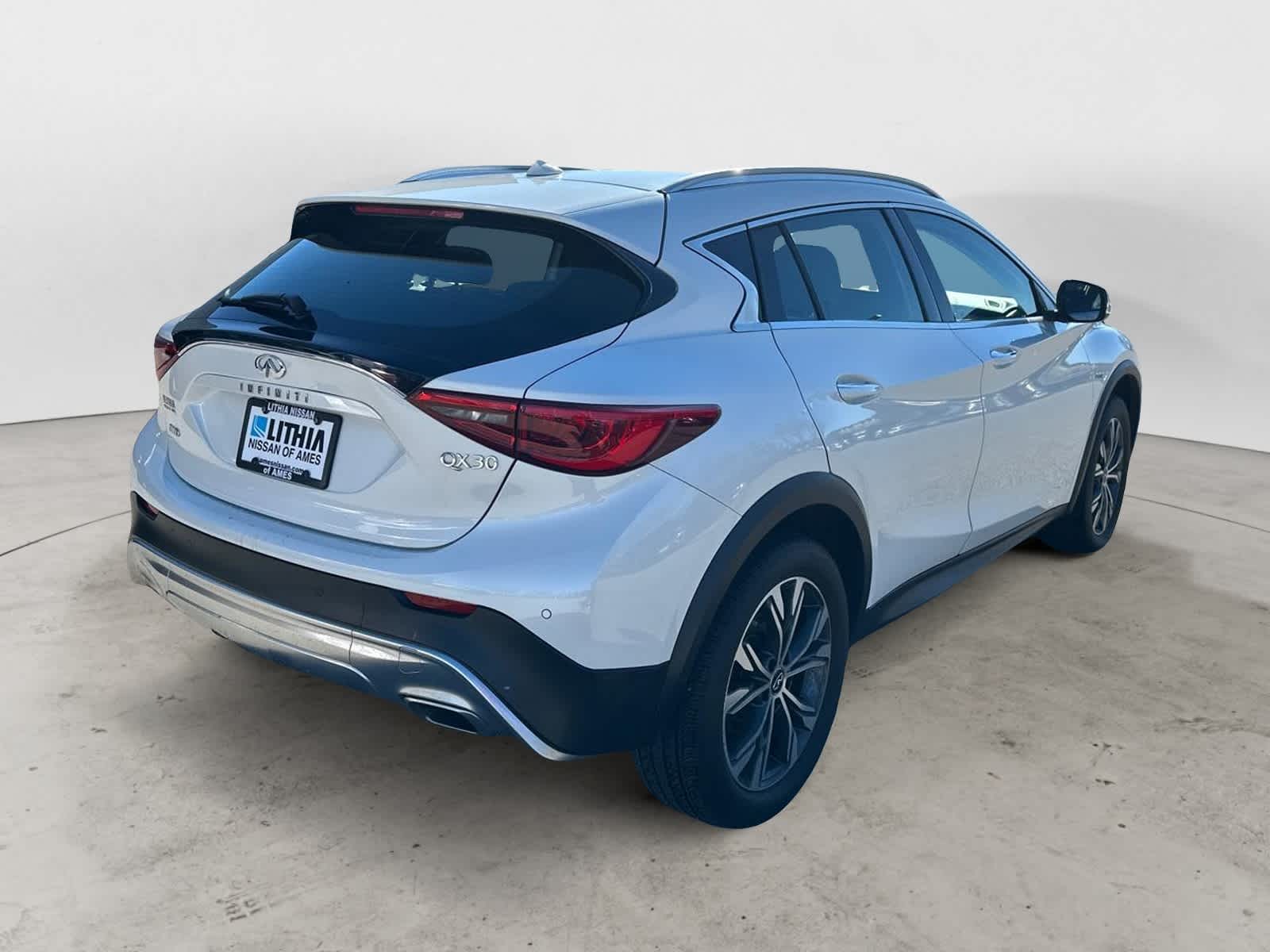 2018 INFINITI QX30 Premium 6