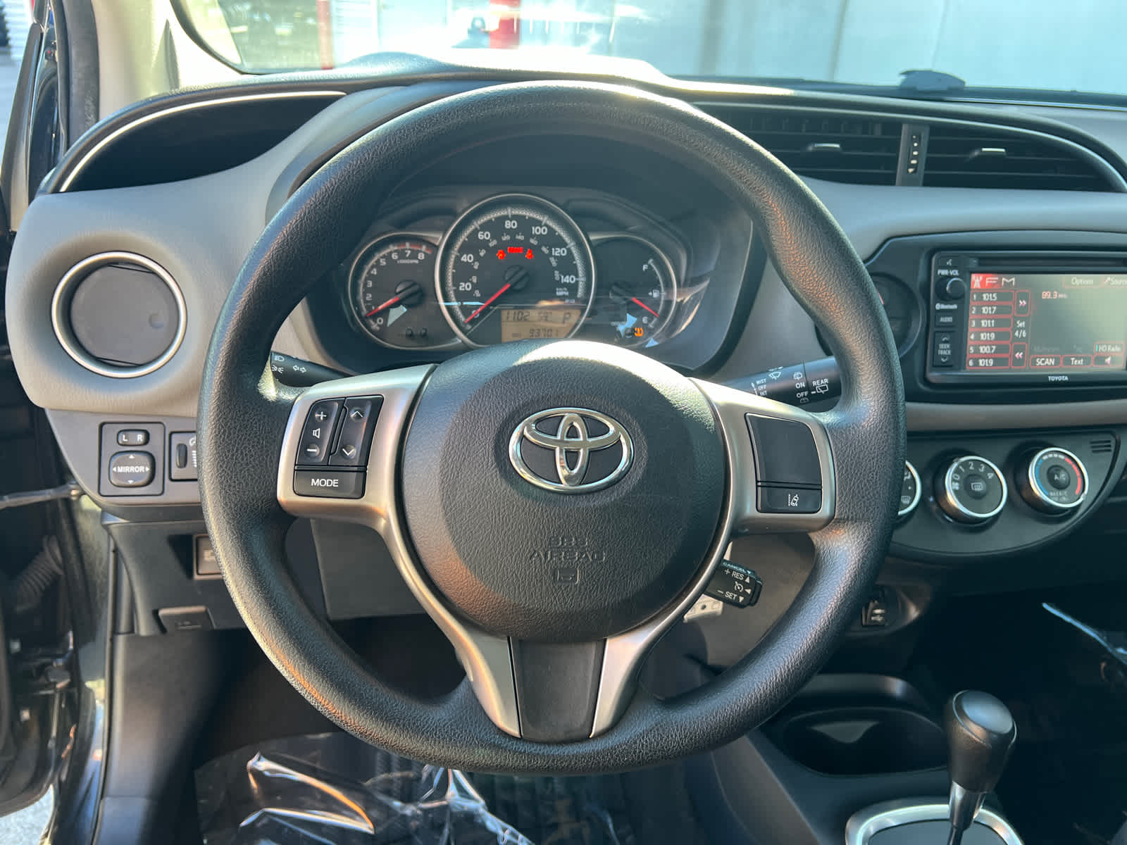 2017 Toyota Yaris LE 17