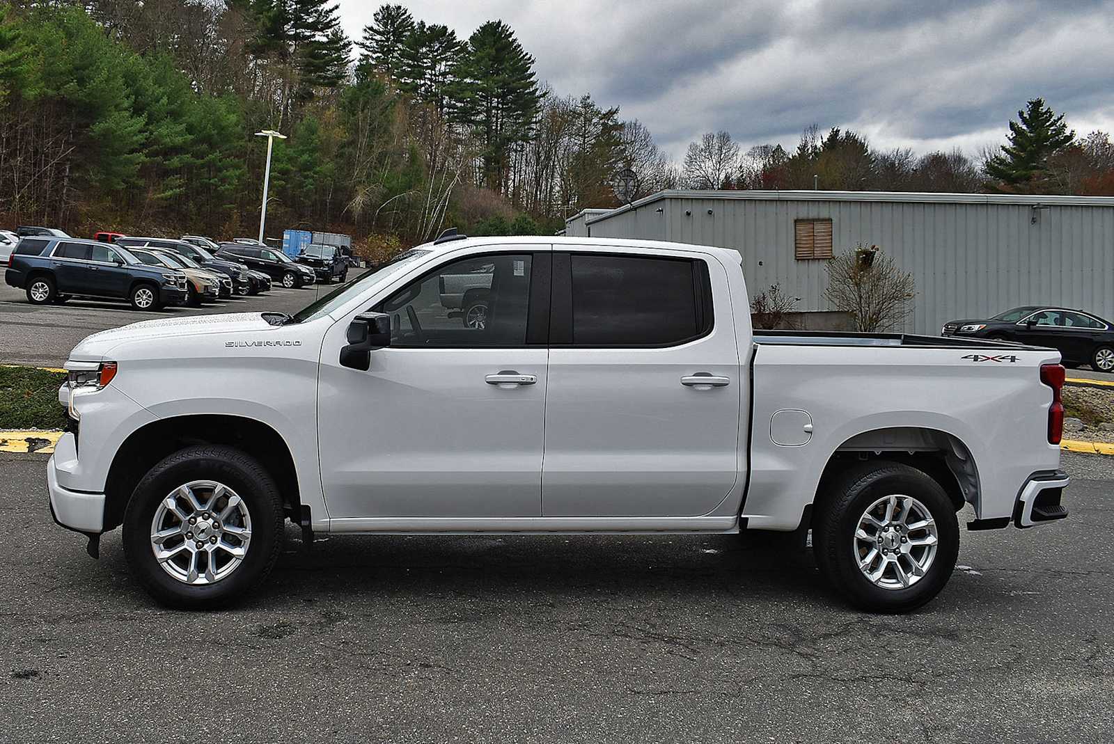 View vehicle photo 4