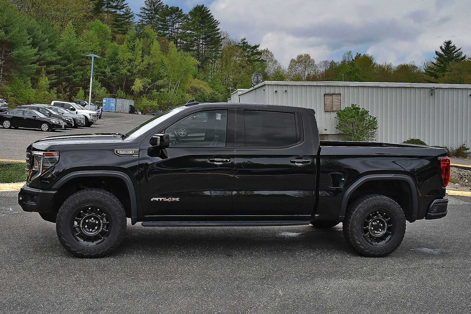 View vehicle photo 4