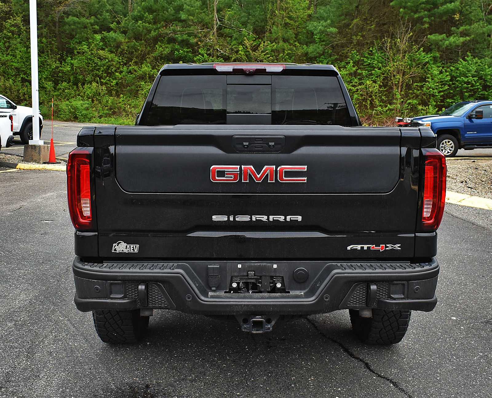 View vehicle photo 7