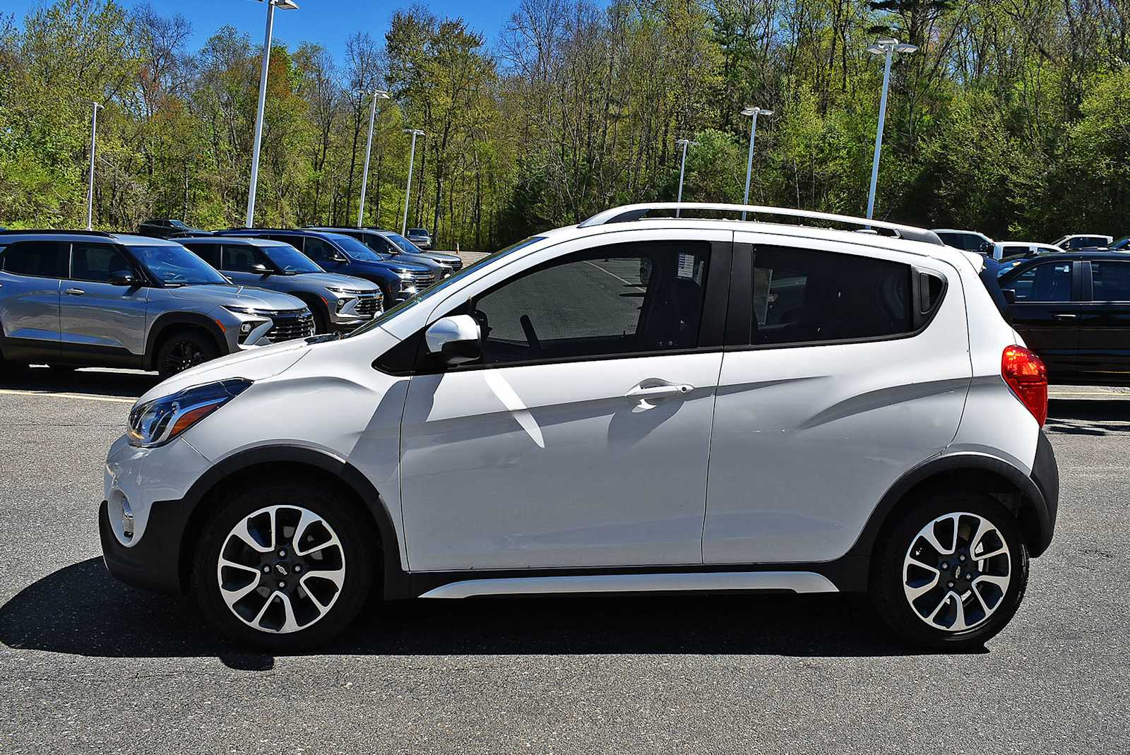 View vehicle photo 4