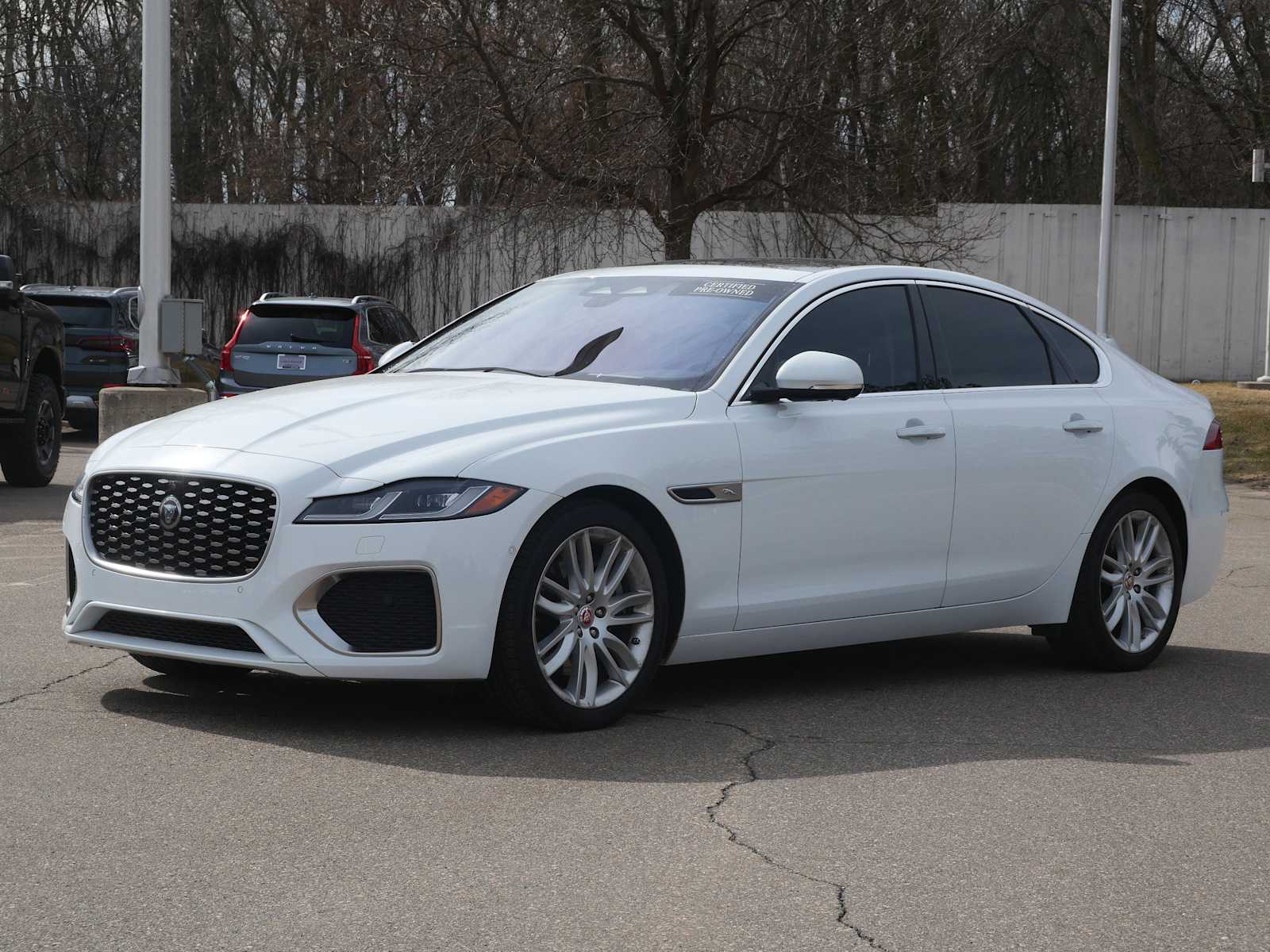 White 2021 Jaguar XF P250 SE RWD Sedan Rear-Wheel Drive Automatic