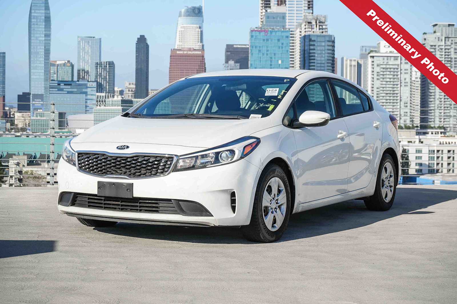 2017 Kia Forte Blanco (Clear White) Sedán Tracción delantera Automática