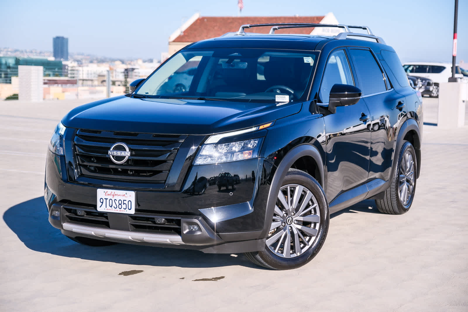 2025 Nissan Pathfinder SL FWD