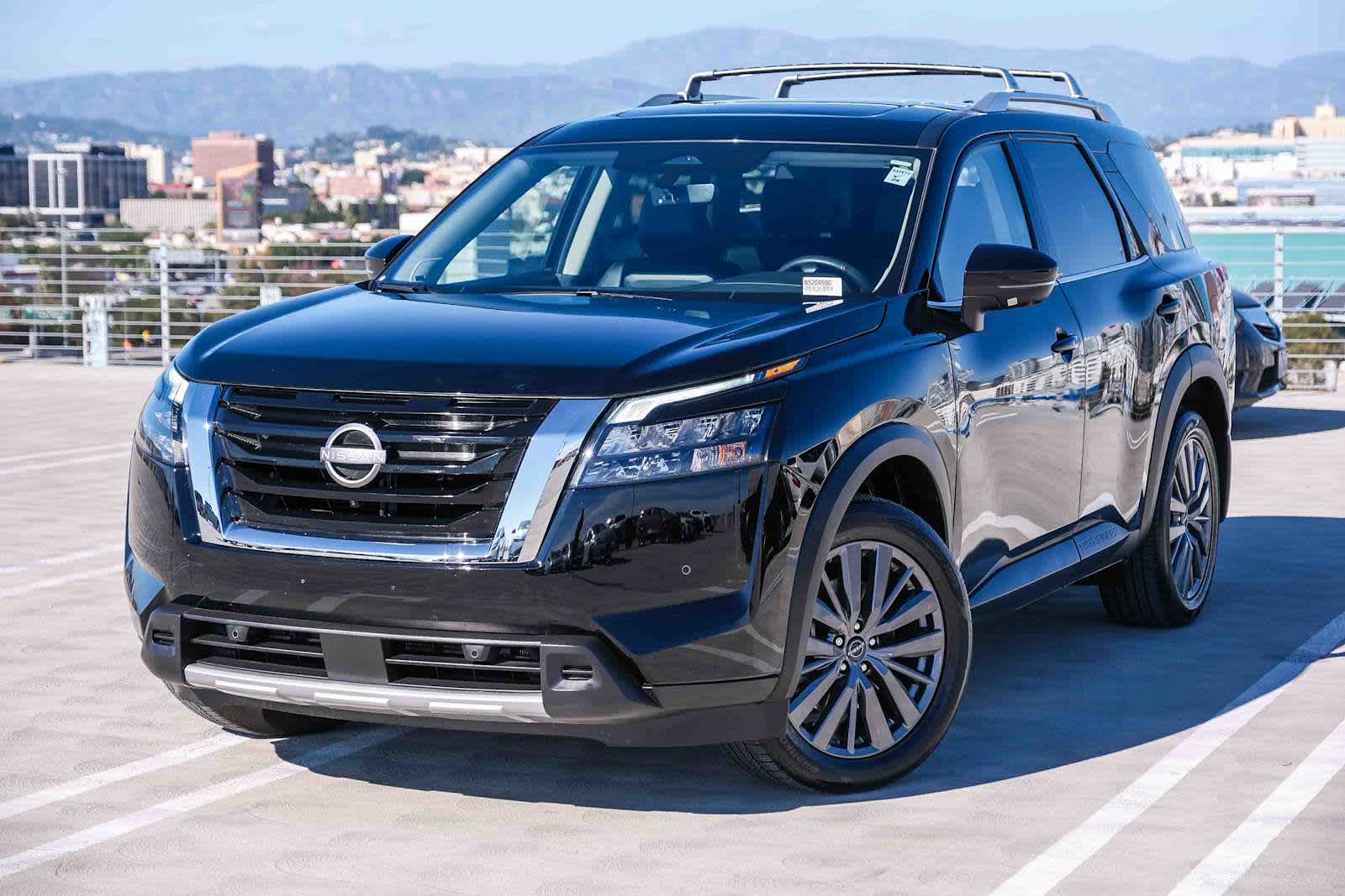 2025 Nissan Pathfinder SL FWD